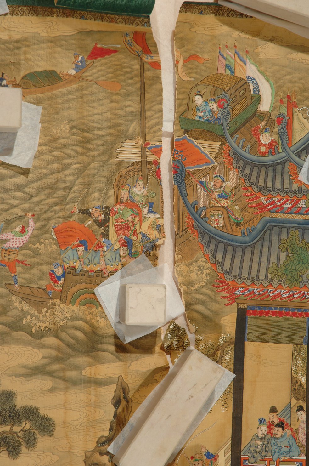giochi a corte: battaglie acquatiche e gare d'armi (dipinto, opera isolata) - ambito cinese (fine sec. XVIII)