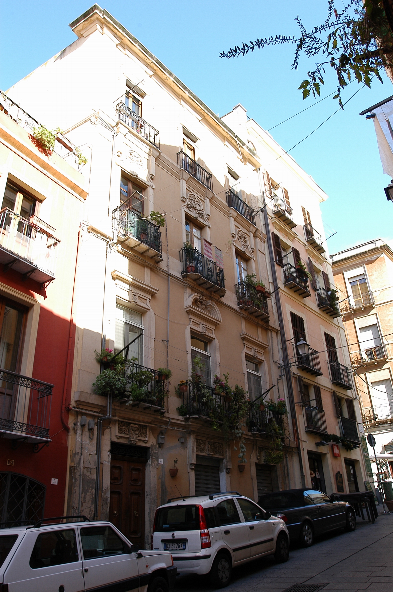 Casa via barcellona 80 - 82 (palazzo)