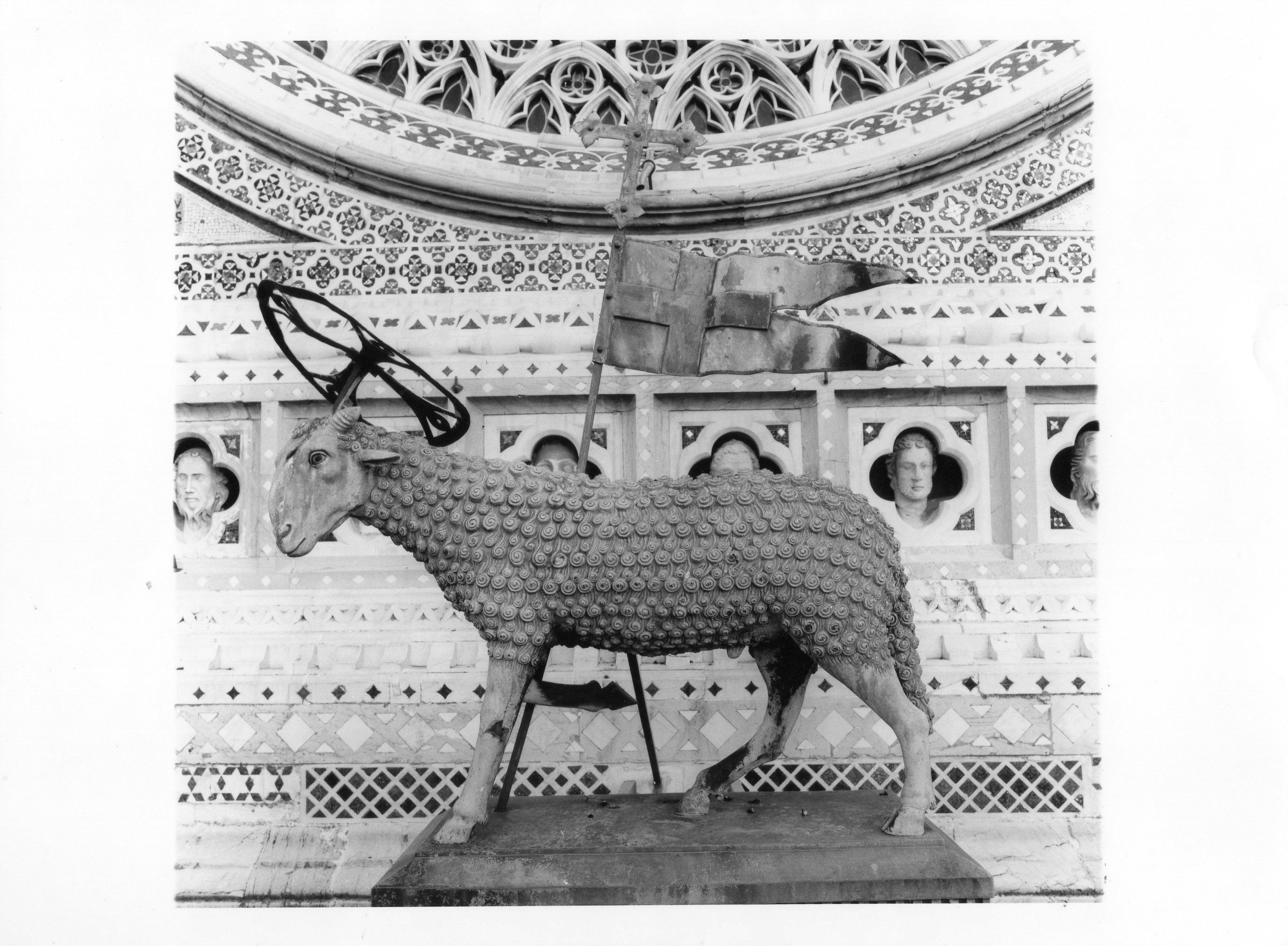 Agnus Dei (scultura, opera isolata) di Matteo di Ugolino (attribuito) (sec. XIV)