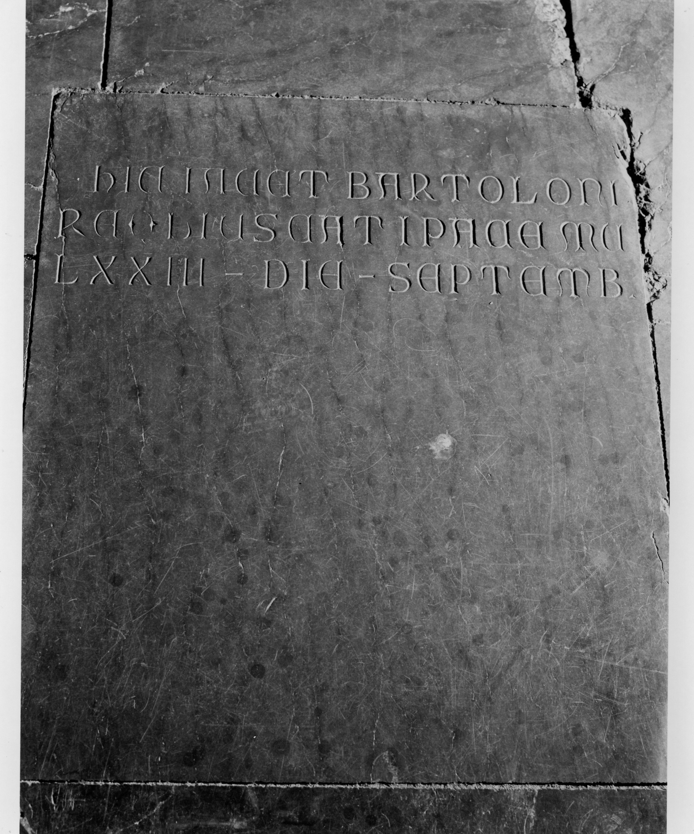 lapide tombale, opera isolata - ambito orvietano (sec. XX)