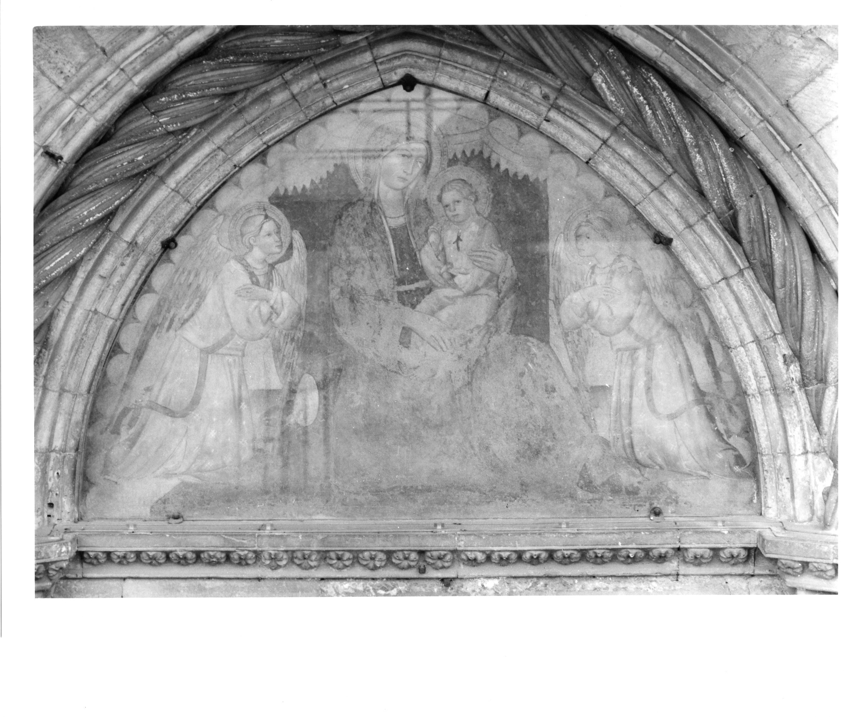 Madonna in trono con Bambino e angeli (dipinto, opera isolata) di Andrea di Giovanni (attribuito) (sec. XV)