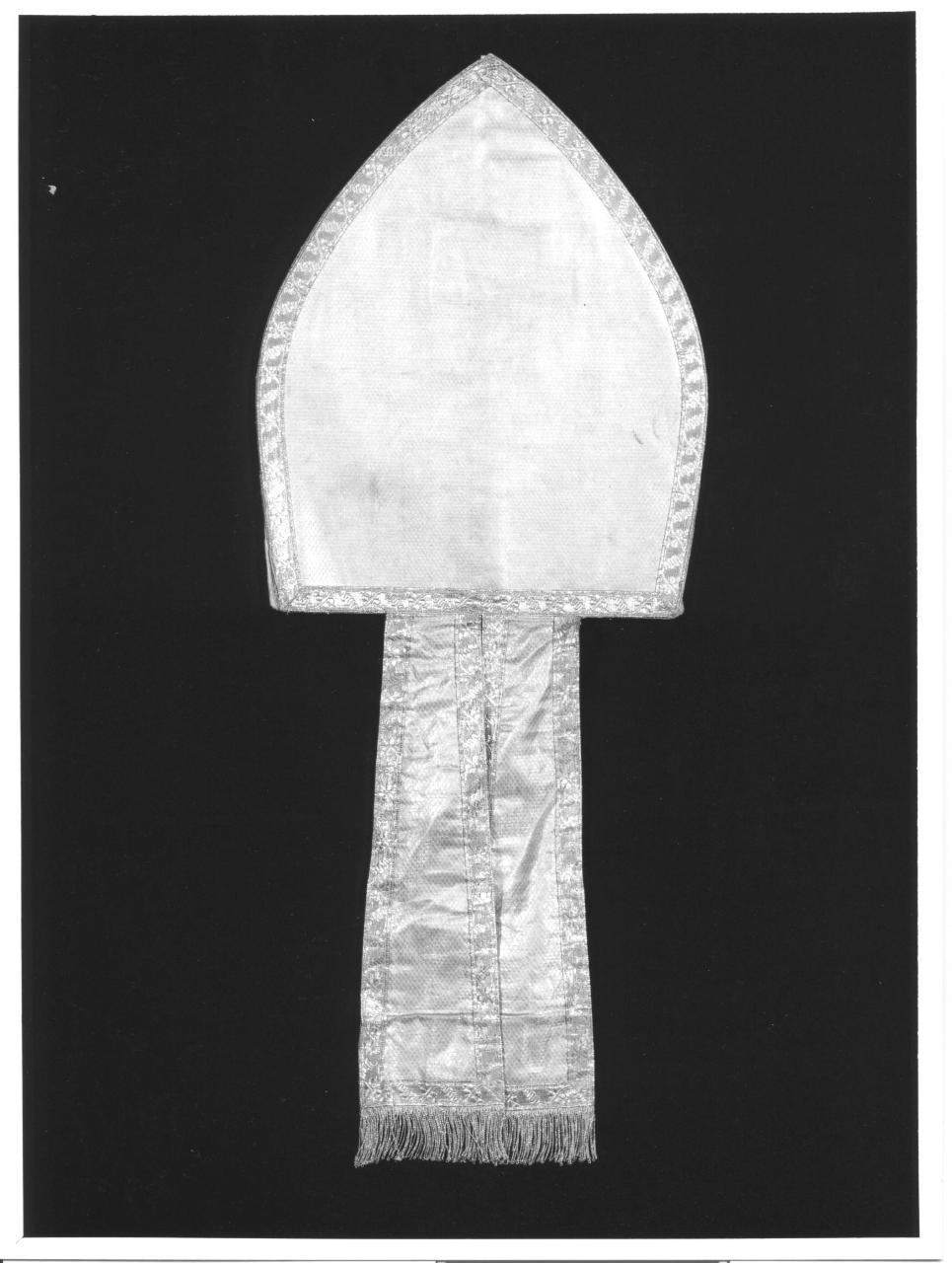 soggetto assente (mitria, opera isolata) - manifattura italiana (secc. XVIII/ XIX)