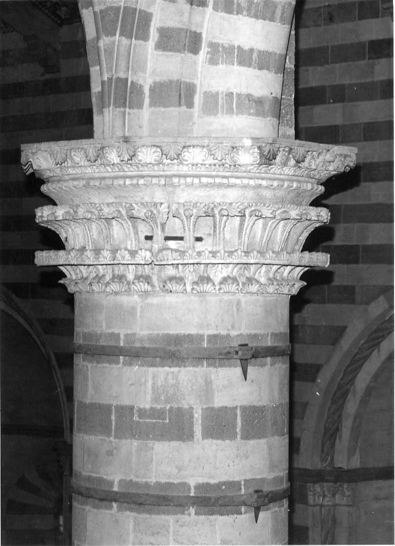 motivi decorativi vegetali (capitello, serie) di Ramo di Paganello (attribuito) (sec. XIV)