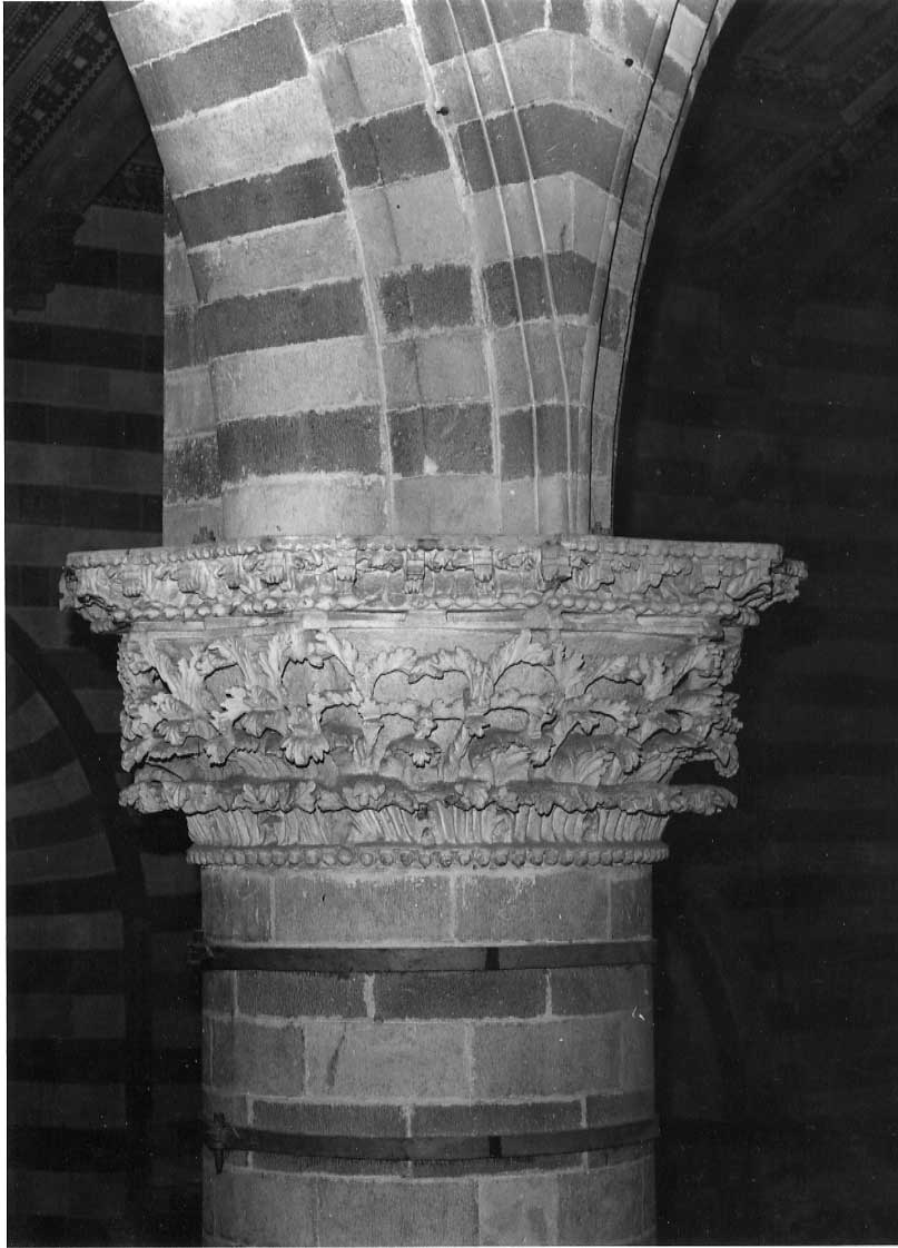 motivi decorativi vegetali (capitello, serie) di Ramo di Paganello (attribuito) (sec. XIV)