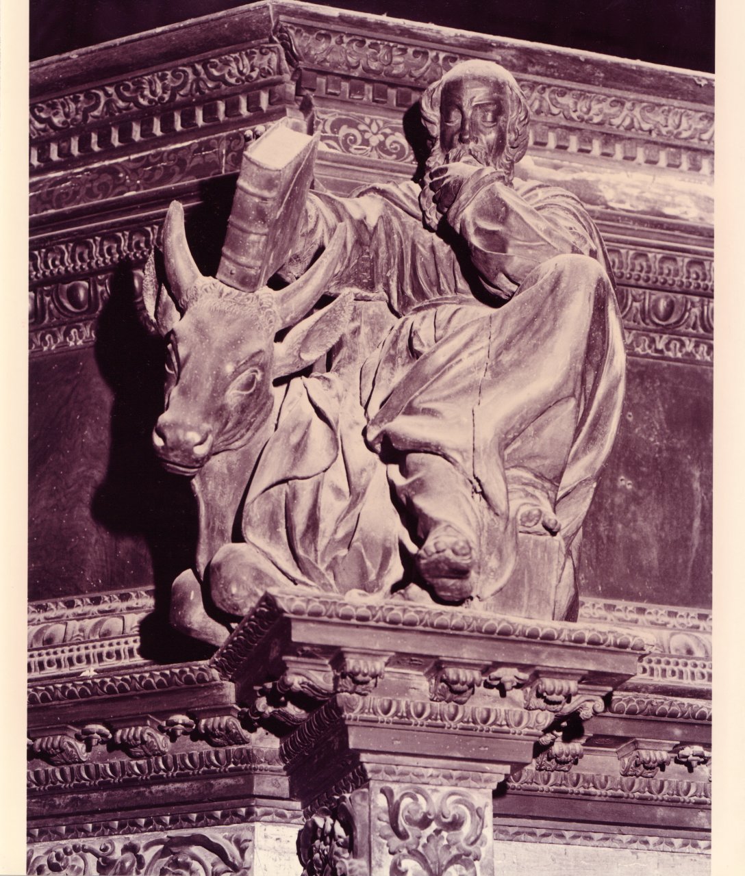 l'Evangelista Luca con il toro, simbolo di San Luca: bue (gruppo scultoreo) di Mercanti Gabriele (attribuito) (prima metà sec. XVII)