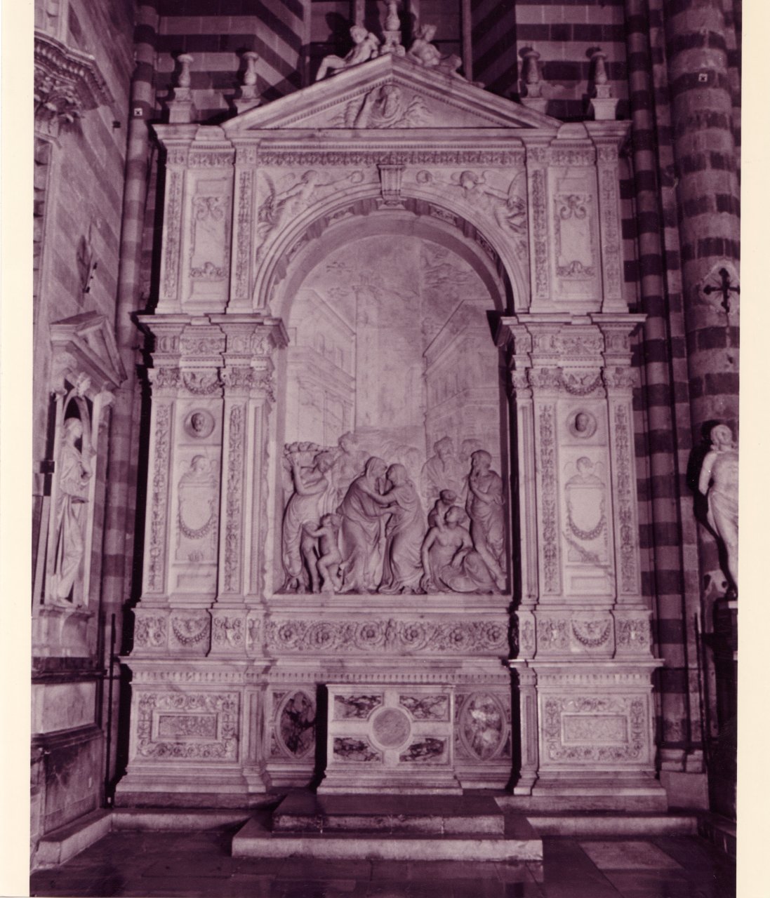 Visitazione, Incontro di Maria Vergine e Santa Elisabetta (altare) di Simone Mosca (attribuito) (metà sec. XVI)