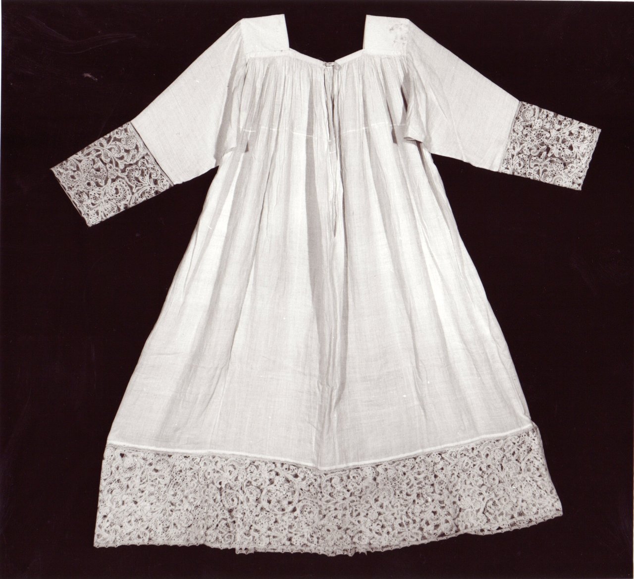 camice - manifattura italiana (inizio/ inizio sec. XVII)