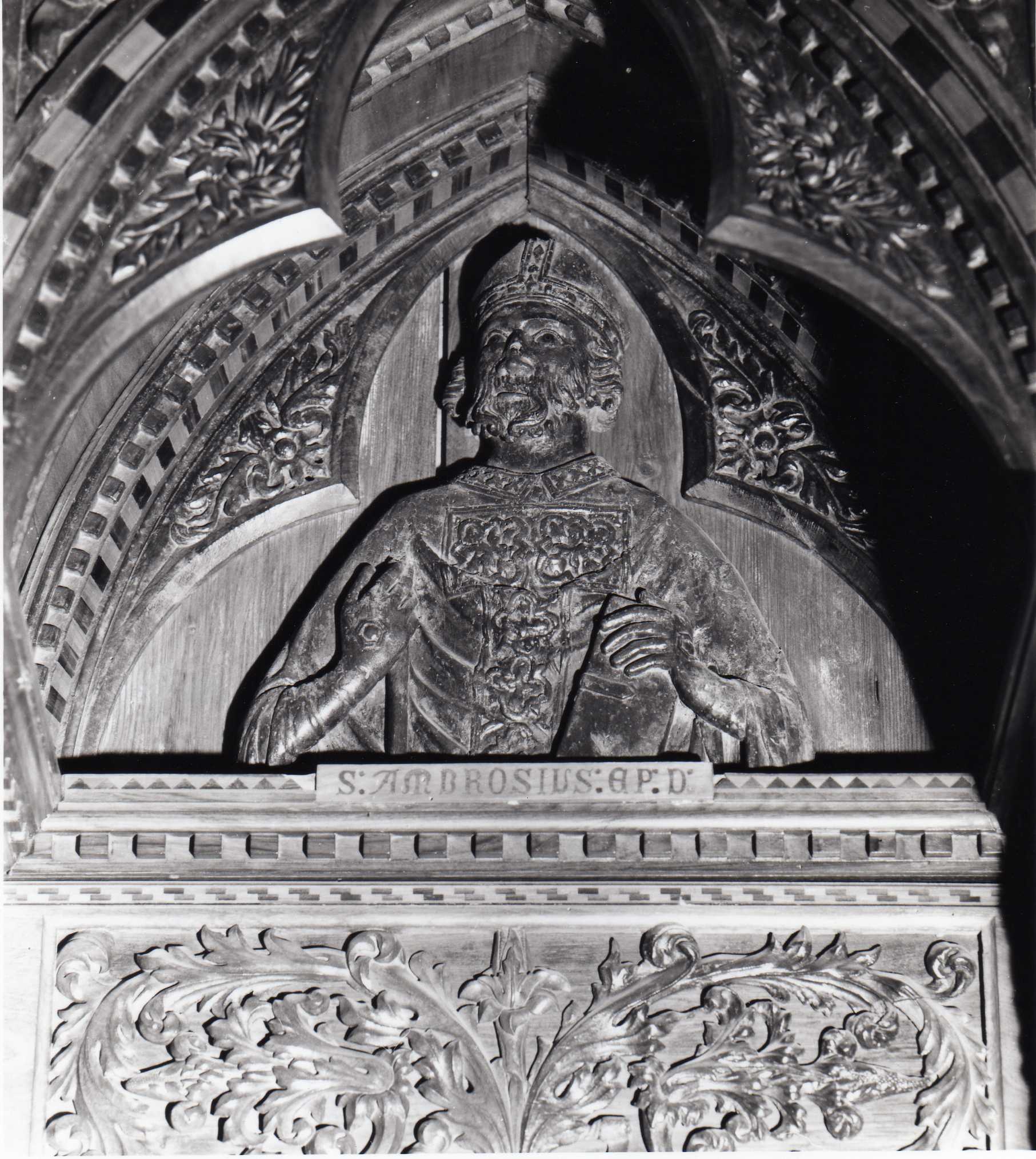 Sant'Ambrogio Vescovo (scultura - altorilievo, complesso decorativo) di Nicola di Nuto (attribuito) (metà XIV)