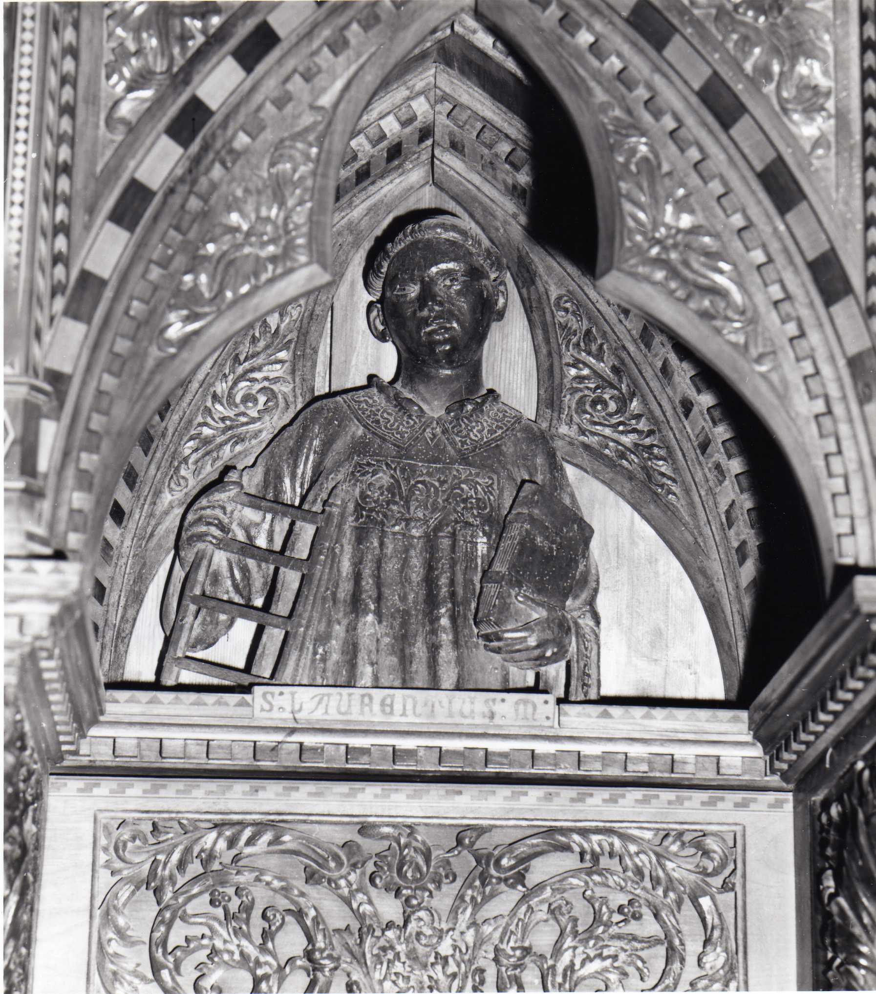 San Lorenzo Martire (scultura - altorilievo, complesso decorativo) di Iacomo di Maestro Lotto (attribuito) (metà XIV)