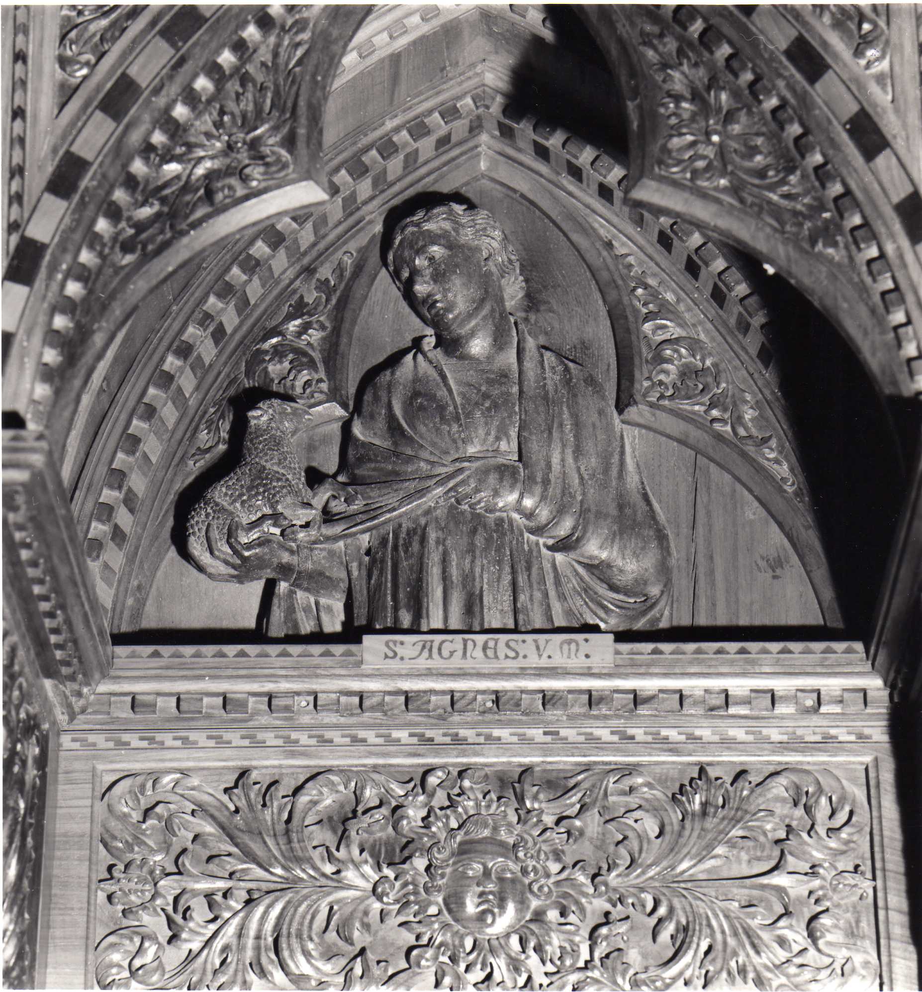 Sant'Agnese Vergine Martire (scultura - altorilievo, complesso decorativo) - ambito dell'Italia centrale (metà XIV)