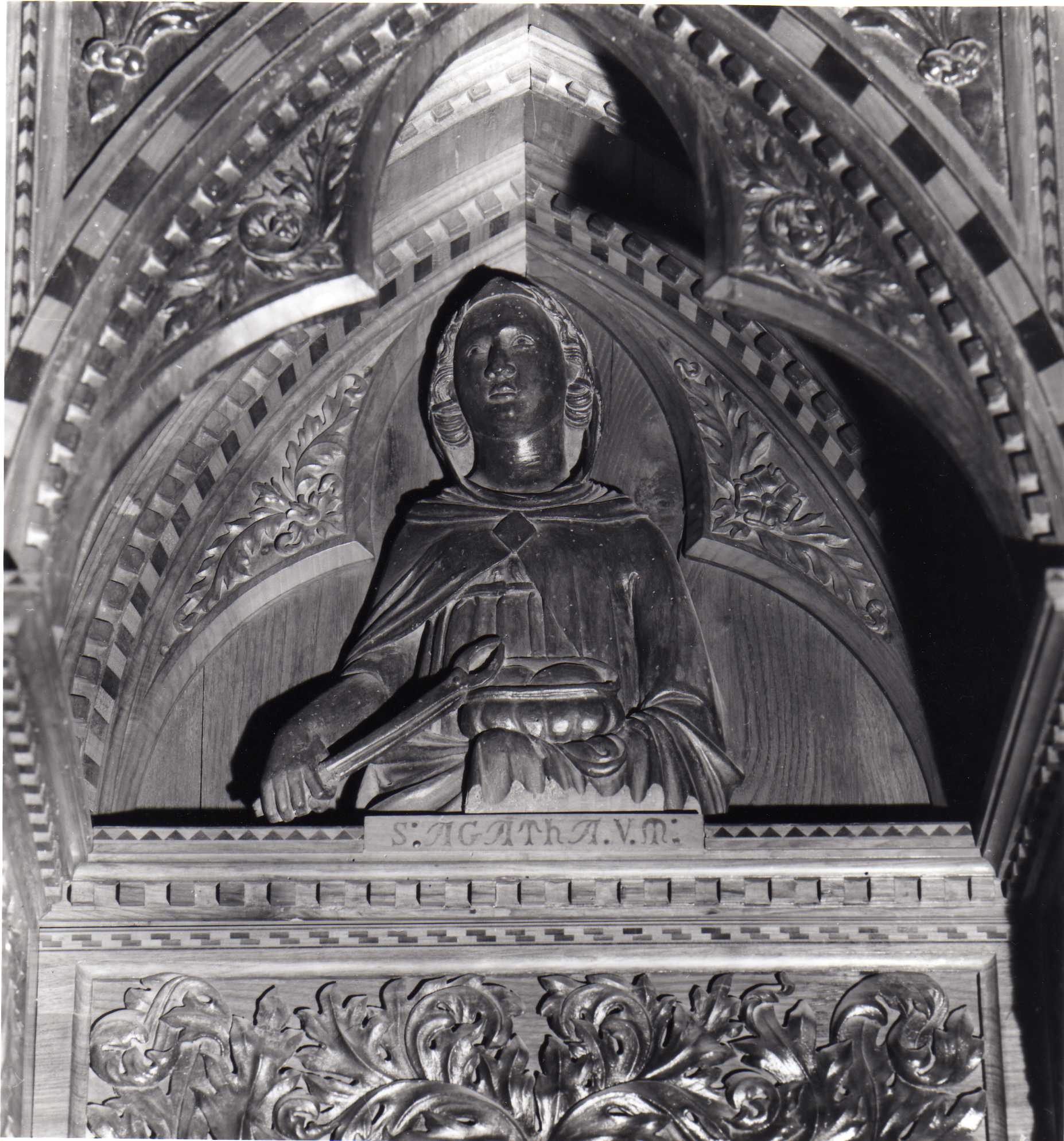 Santa Agata Vergine e Martire (scultura - altorilievo, complesso decorativo) - ambito dell'Italia centrale (metà XIV)