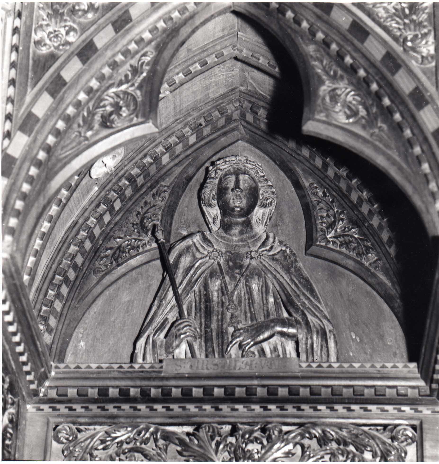 Santa Orsola Vergine e Martire (scultura - altorilievo, complesso decorativo) di Iacomo di Maestro Lotto (attribuito) (metà XIV)