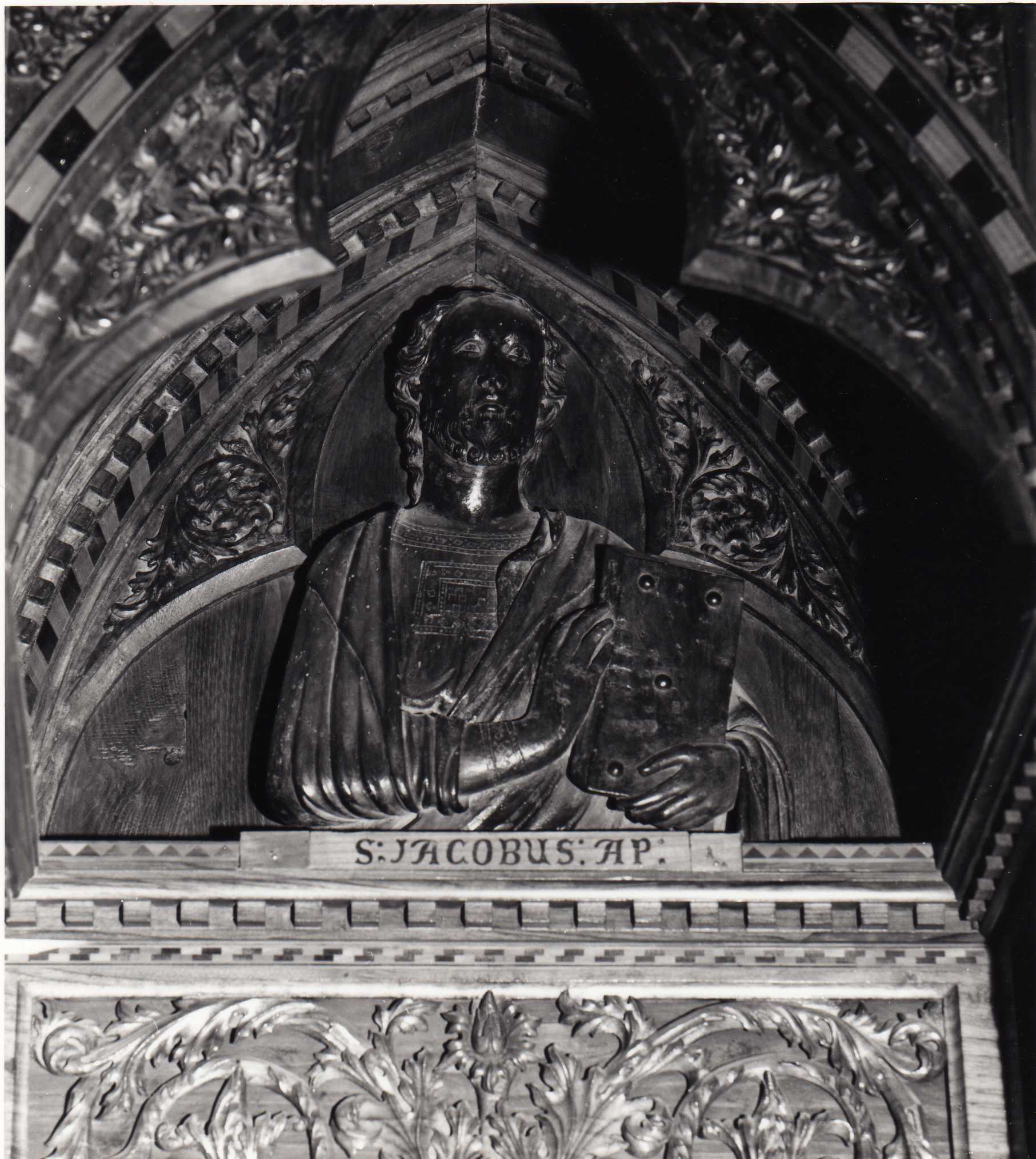 San Giacomo Minore Apostolo, Santo (scultura - altorilievo, complesso decorativo) - ambito dell'Italia centrale (metà XIV)