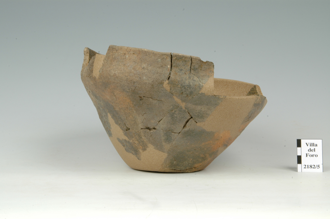 scodella carenata - cultura ligure dell'età del Ferro (Eta' del ferro)