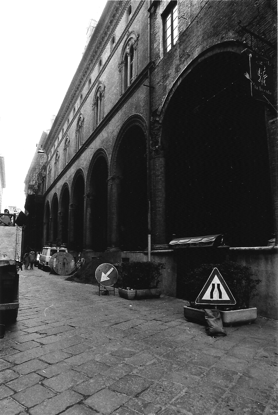Palazzo Ghisilardi (palazzo, senatorio) - Bologna (BO)  <br>Condizioni d'uso: <a class='link-esterno' href='https://docs.italia.it/italia/icdp/icdp-pnd-circolazione-riuso-docs/it/v1.0-giugno-2022/testo-etichetta-BCS.html' target='_bcs'>Beni Culturali Standard (BCS)</a>