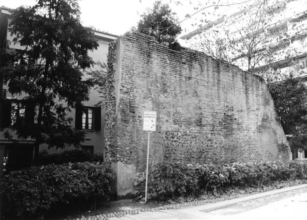 Tratto della cinta muraria del XII secolo (mura) - Bologna (BO) 