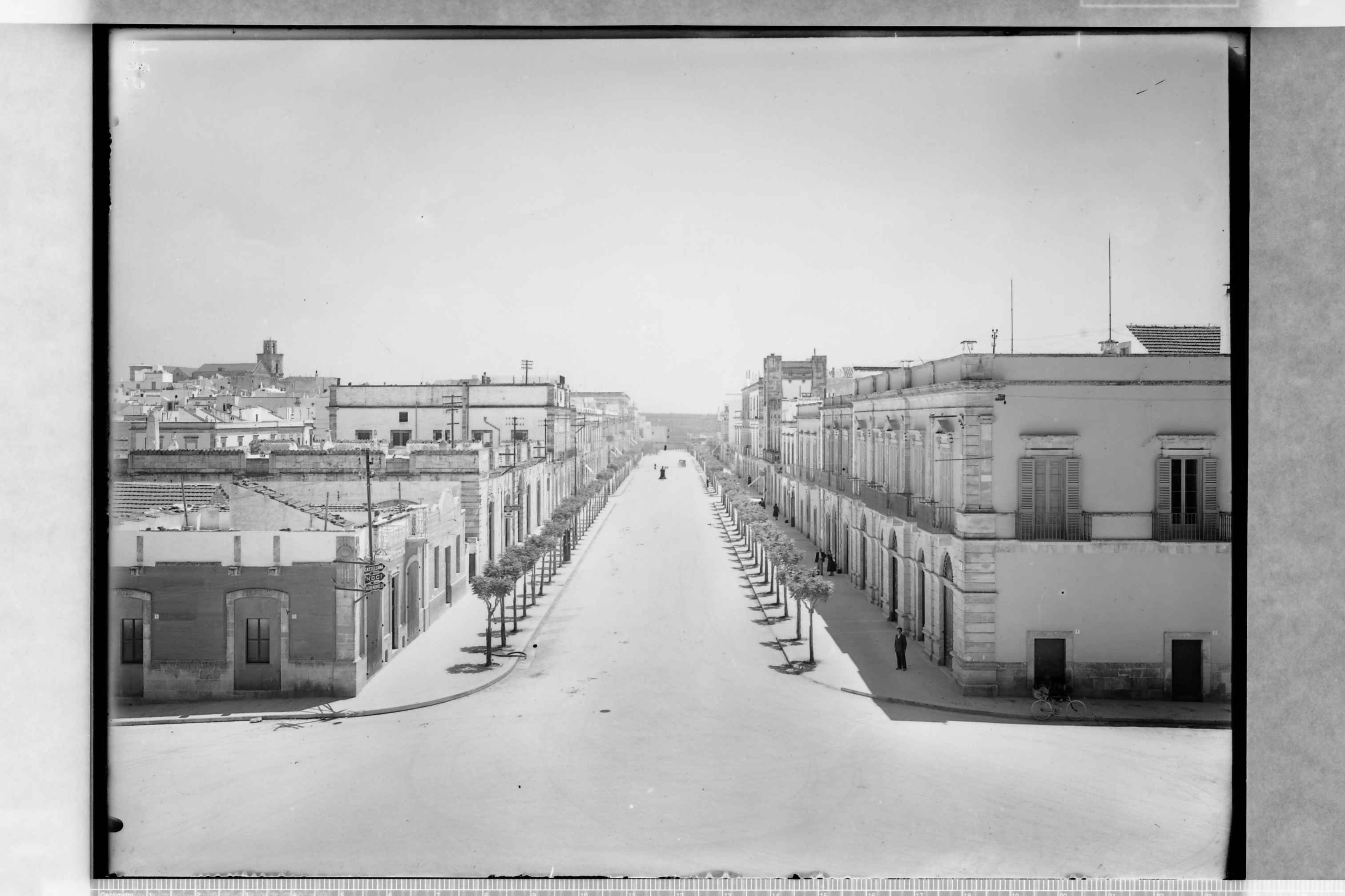 Putignano (BA) - Corso Umberto I (negativo) di Ceccato, A (secondo quarto XX)