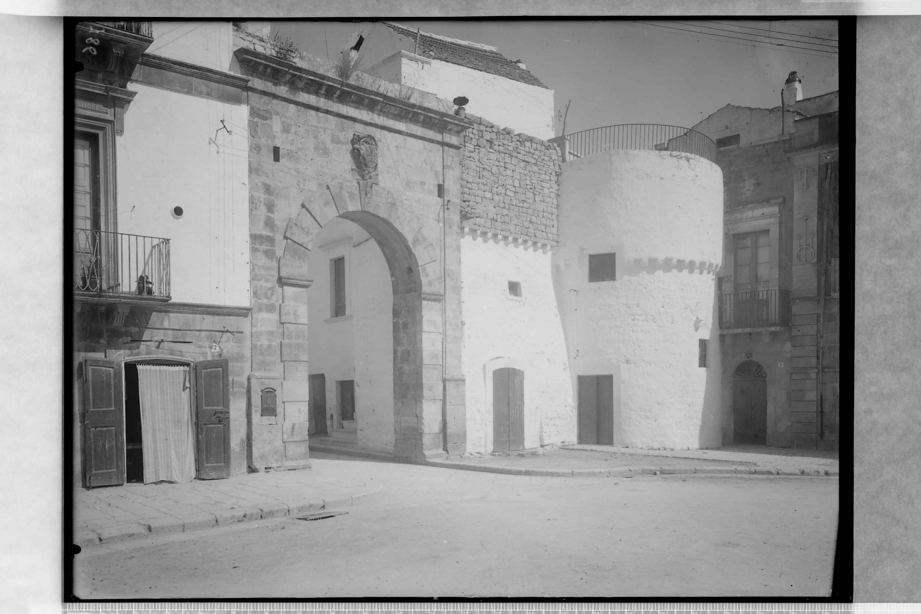Putignano (BA) - Porta Barsento (negativo) di Ceccato, A (secondo quarto XX)