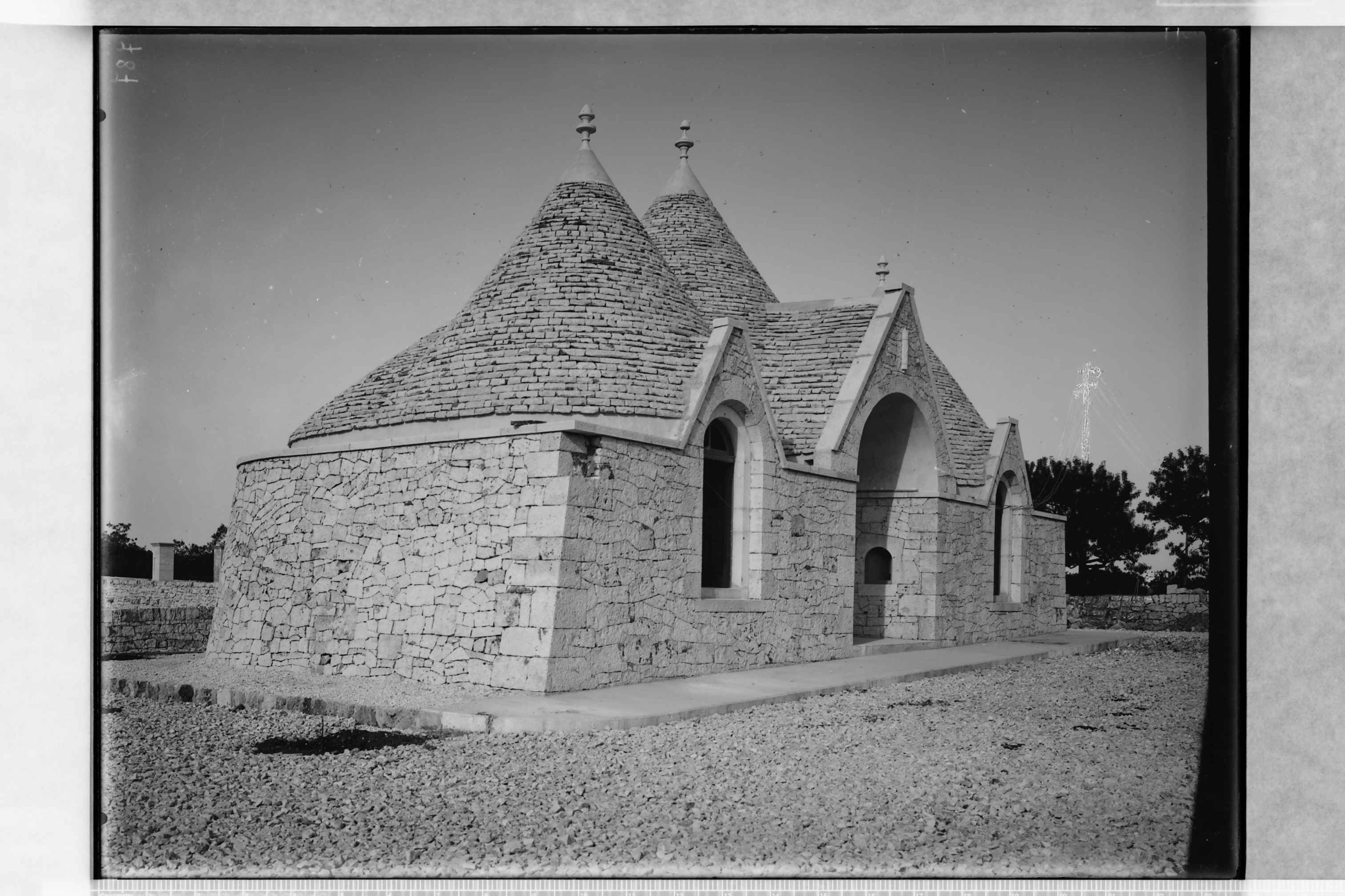 Putignano (BA) - Ingresso alle grotte naturali (negativo) di Ceccato, A (secondo quarto XX)