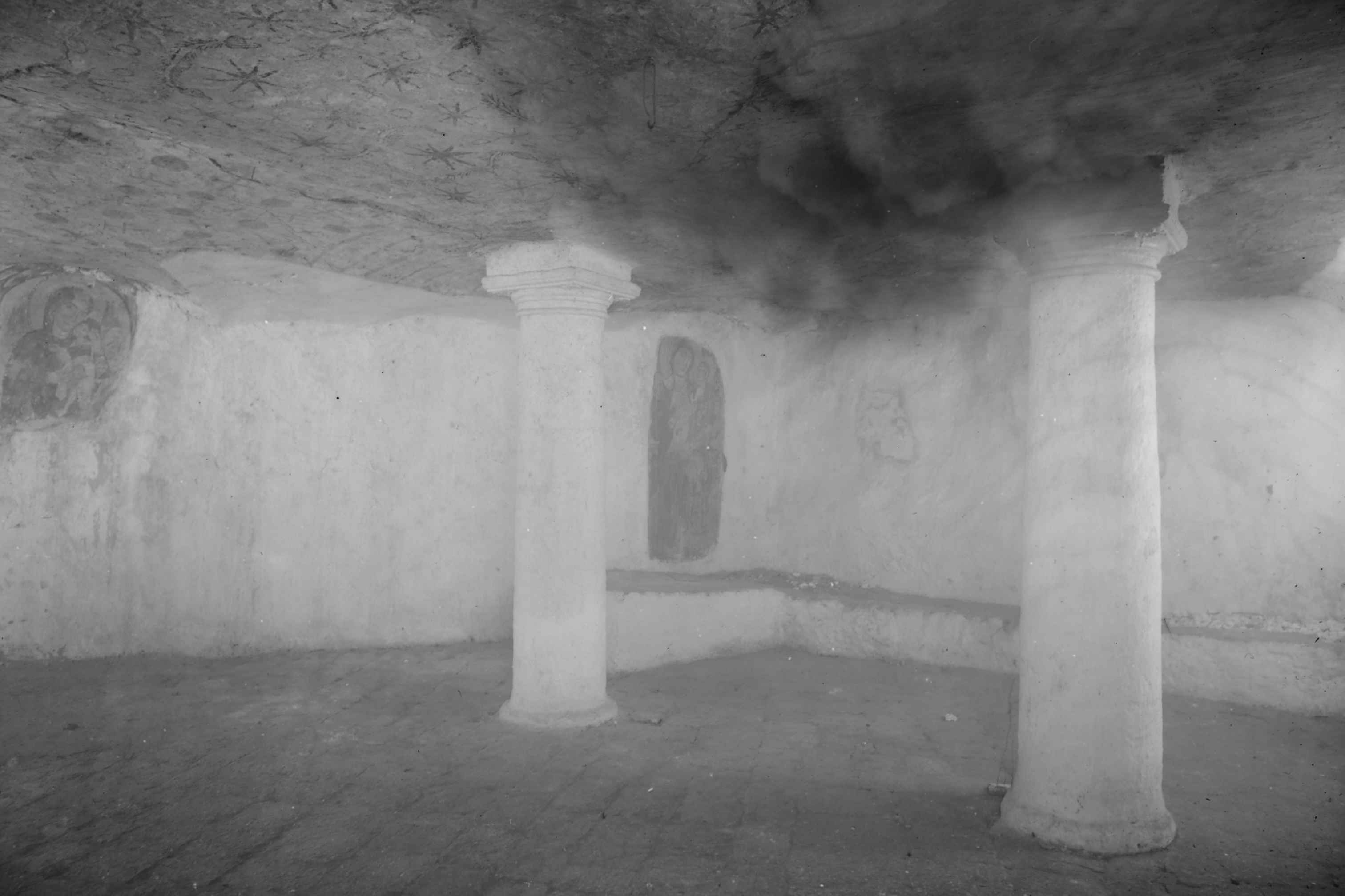 UGENTO (LE) - Cripta del Crocifisso (negativo) di Ceccato, A (secondo quarto XX)