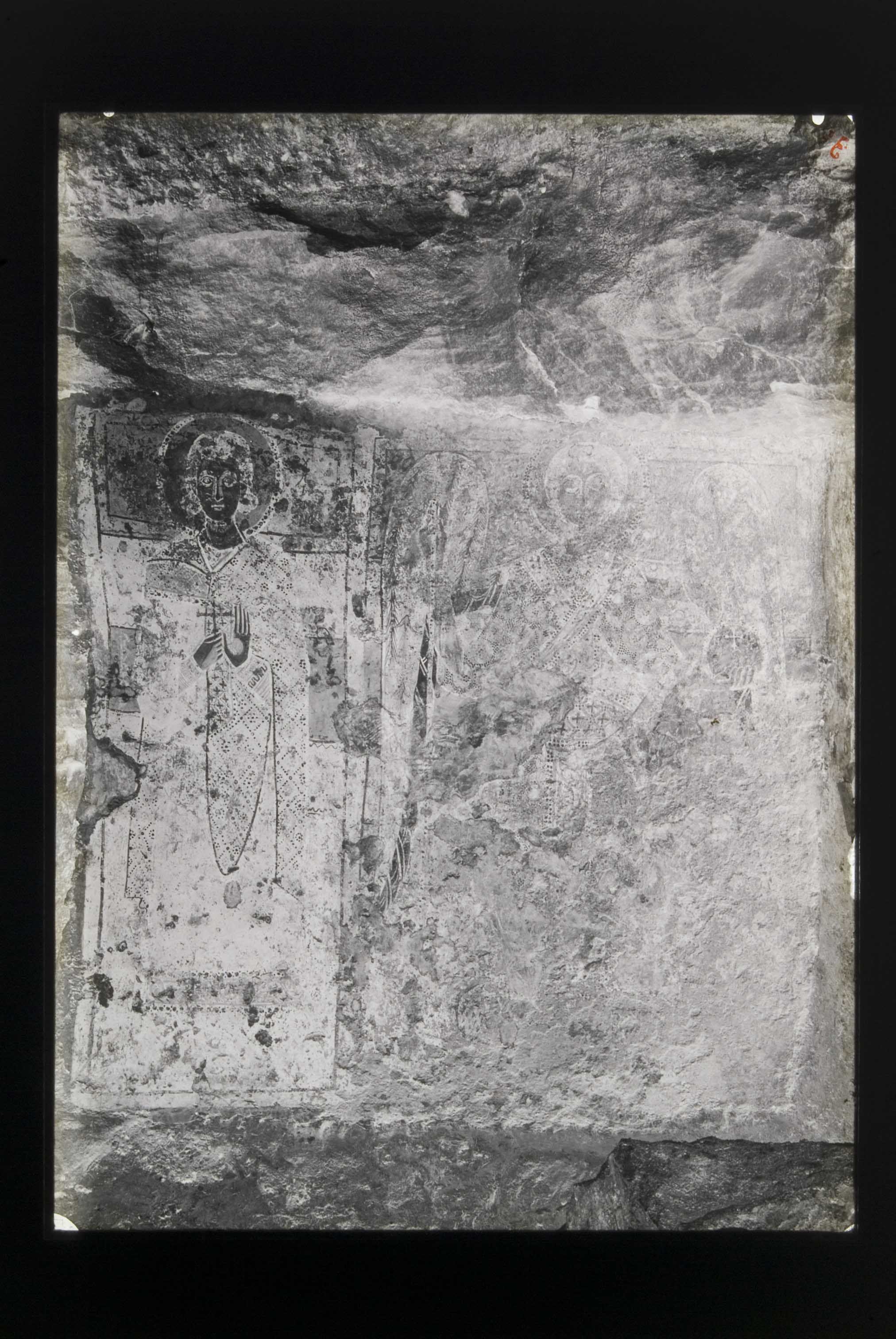 Poggiardo (LE), cripta: affresco raffigurante San Michele Arcangelo e San Giuliano (negativo) di Villani o Russo (?) (secondo quarto XX)