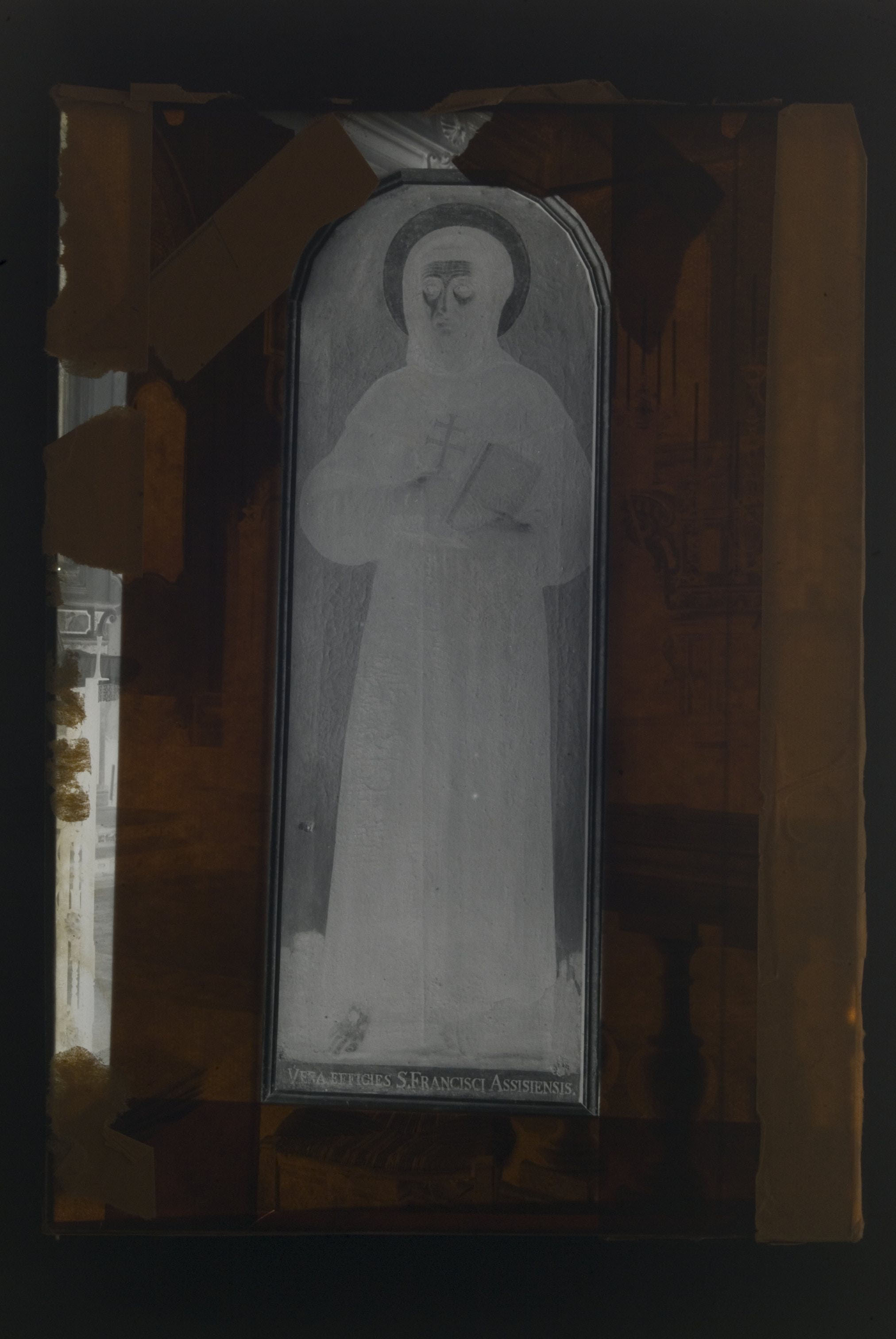 Bari, chiesa di Santa Chiara: dipinto raffigurante San Francesco d'Assisi (negativo) di Villani (secondo quarto XX)
