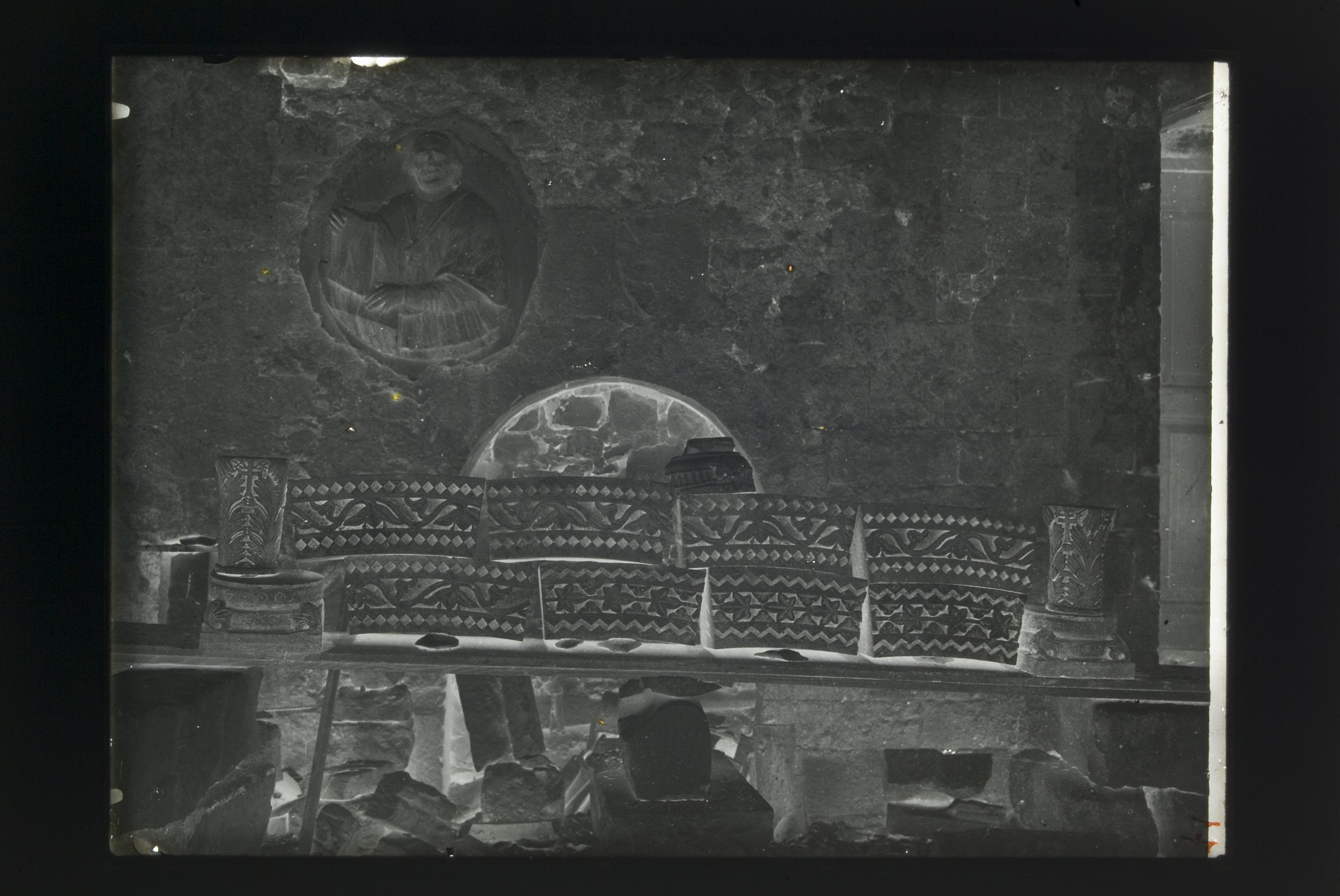 Conversano (BA), Cattedrale: durante i lavori di restauro (negativo) di Russo, Casimiro Angelo (secondo quarto XX)