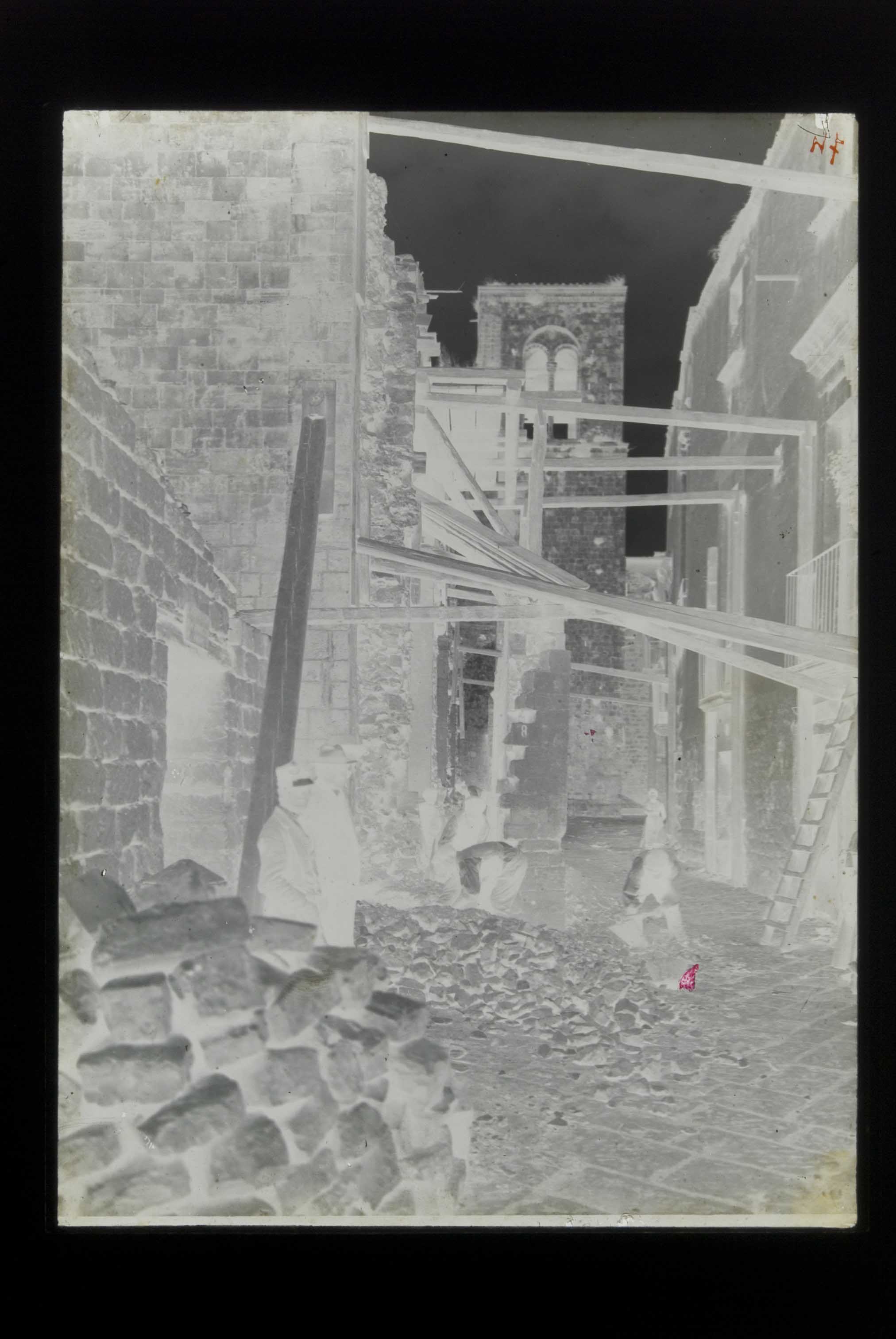Conversano (BA), Cattedrale: durante i lavori di restauro (negativo) di Russo, Casimiro Angelo (secondo quarto XX)