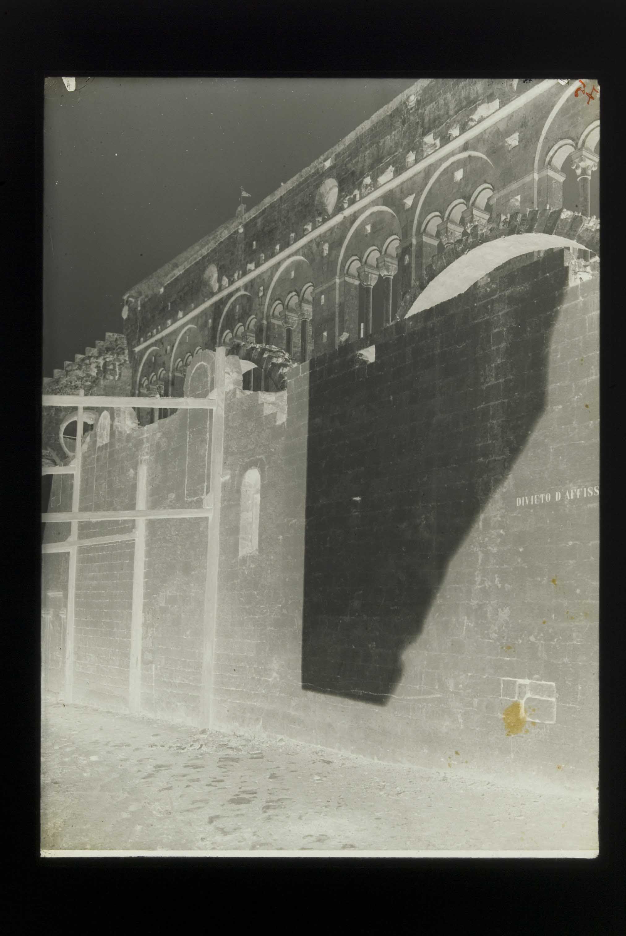 Conversano (BA), Cattedrale: fianco destro durante i lavori di restauro (negativo) di Russo, Casimiro Angelo (secondo quarto XX)