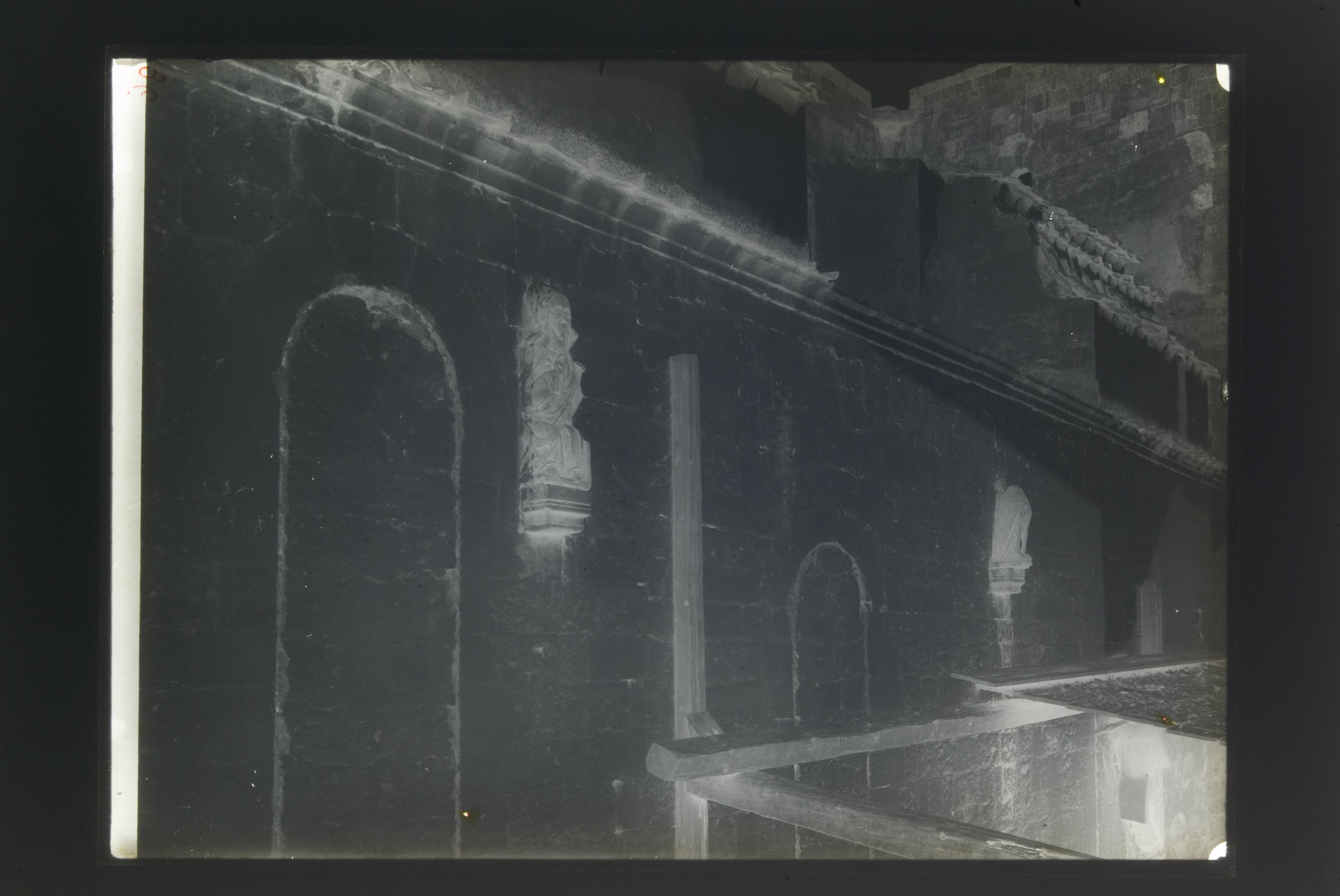 Conversano (BA), Cattedrale: durante i lavori di restauro (negativo) di Russo, Casimiro Angelo (secondo quarto XX)