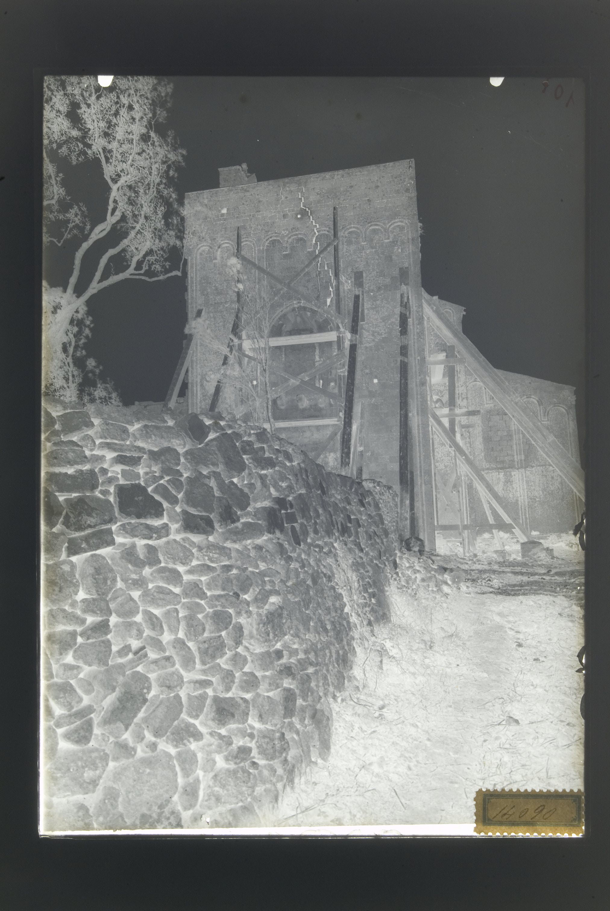Brindisi, chiesa di Santa Maria del Casale: veduta della facciata retro absidale prima del restauro (negativo) di Villani (secondo quarto XX)