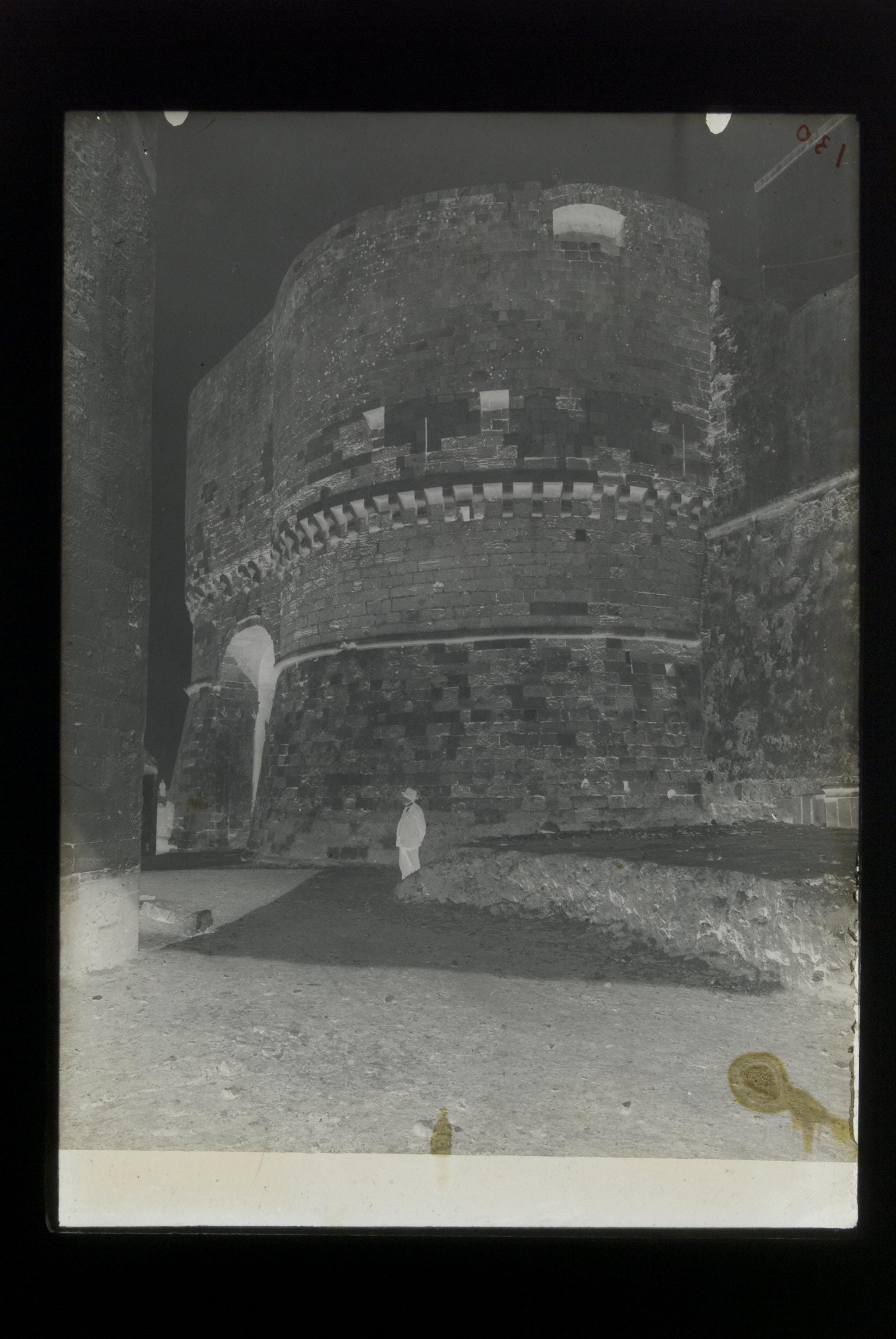 Otranto (LE), Porta Alfonsina e torre, dopo il restauro del 1932 (negativo) di Regia Soprintendenza (secondo quarto XX)