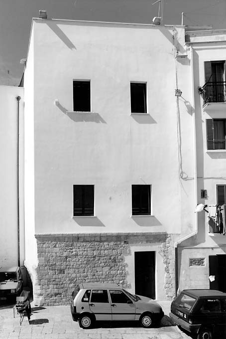 [Edificio in Via Annunziata e Largo Annunziata] (Edificio, Pubblico) - Bari (BA) 