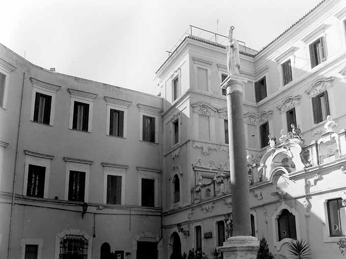 Palazzo Arcivescovile (palazzo, seminario) - Bari (BA)  <br>Condizioni d'uso: <a class='link-esterno' href='https://docs.italia.it/italia/icdp/icdp-pnd-circolazione-riuso-docs/it/v1.0-giugno-2022/testo-etichetta-BCS.html' target='_bcs'>Beni Culturali Standard (BCS)</a>