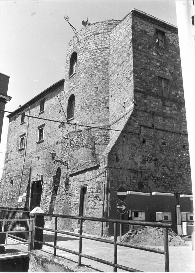Palazzo Dei Regina Gambacorta (palazzo, ducale, plurifamiliare) - Macchia Valfortore (CB) 