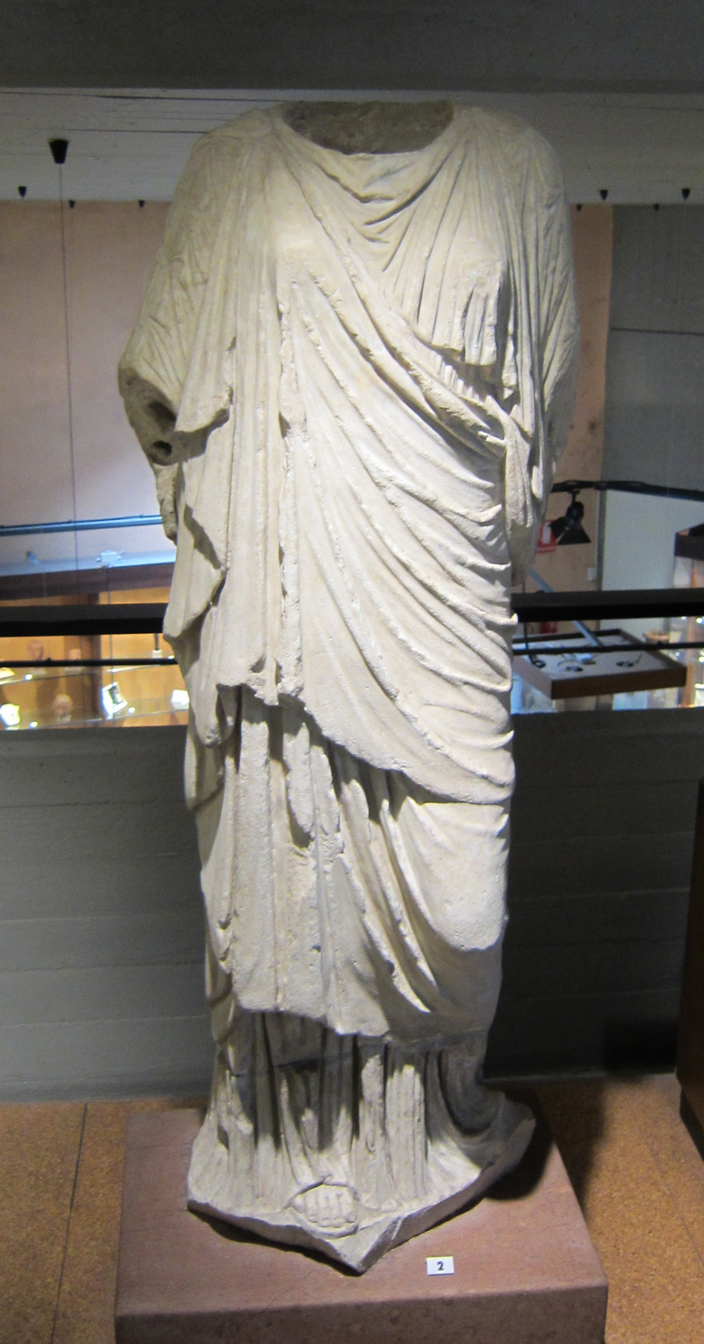 Statua. statua iconica (?). statua panneggiata femminile