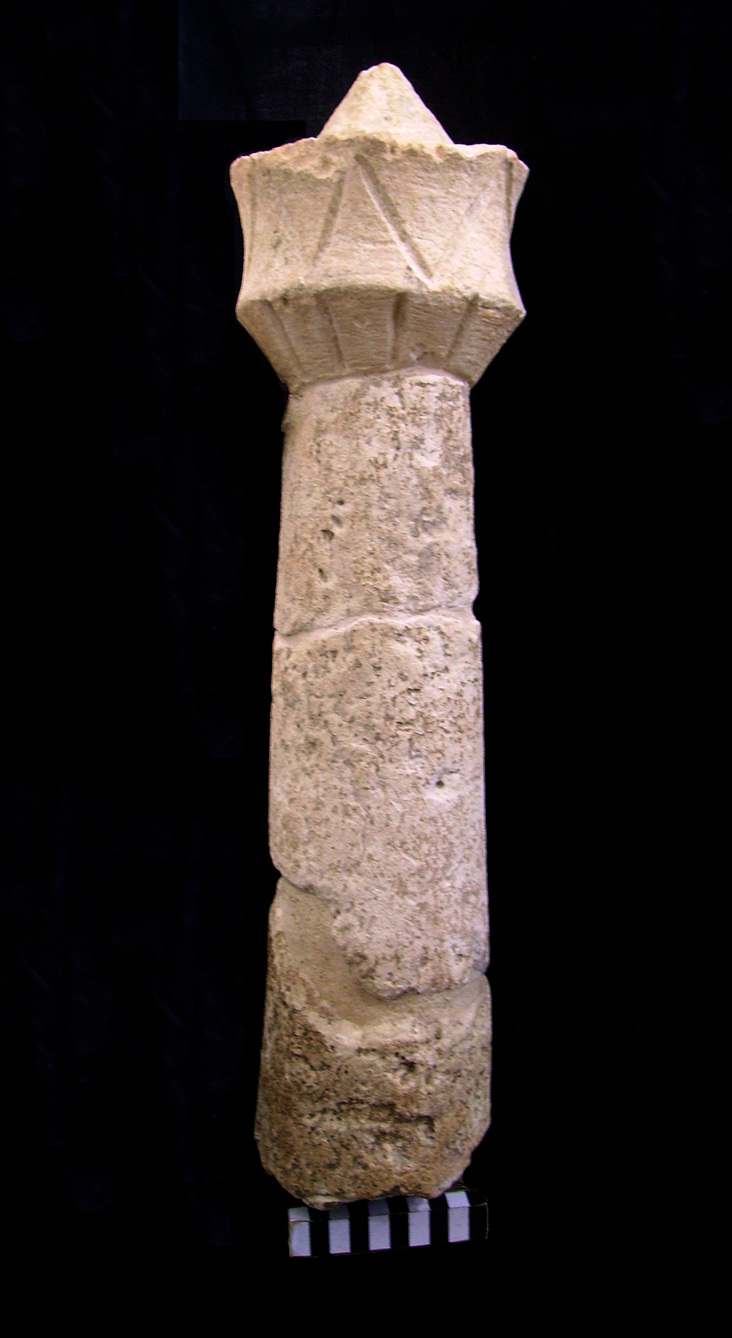 Scultura. modello di nuraghe complesso