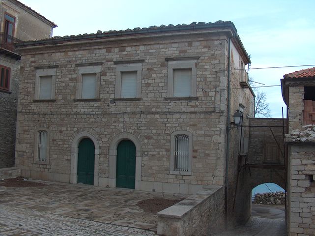 Casa Mastromonaco e Porta Castello o del Cornicchio (casa, a blocco, bifamiliare, con porta urbica) - Morrone del Sannio (CB) 