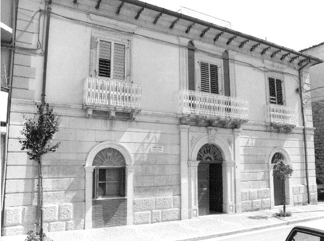 Palazzo Ciummo (palazzo, privato) - Acquaviva D'Isernia (IS) 