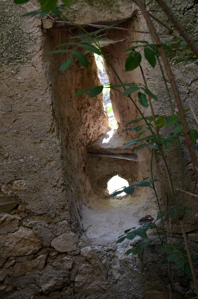 Castello-Recinto (castello, con torri angolari) - Pesche (IS) 