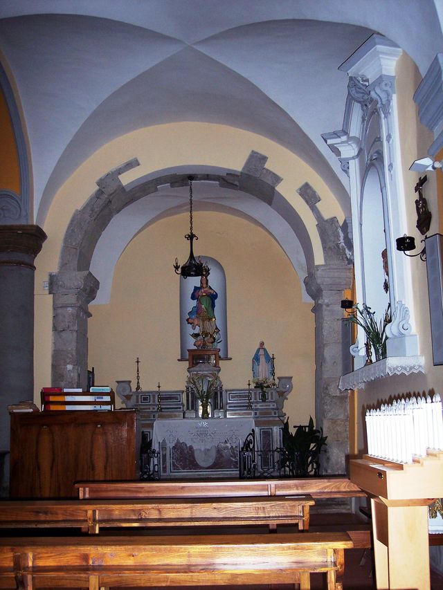 Chiesa di San Michele Arcangelo (chiesa, parrocchiale) - Campolieto (CB)  <br>Condizioni d'uso: <a class='link-esterno' href='https://docs.italia.it/italia/icdp/icdp-pnd-circolazione-riuso-docs/it/v1.0-giugno-2022/testo-etichetta-BCS.html' target='_bcs'>Beni Culturali Standard (BCS)</a>