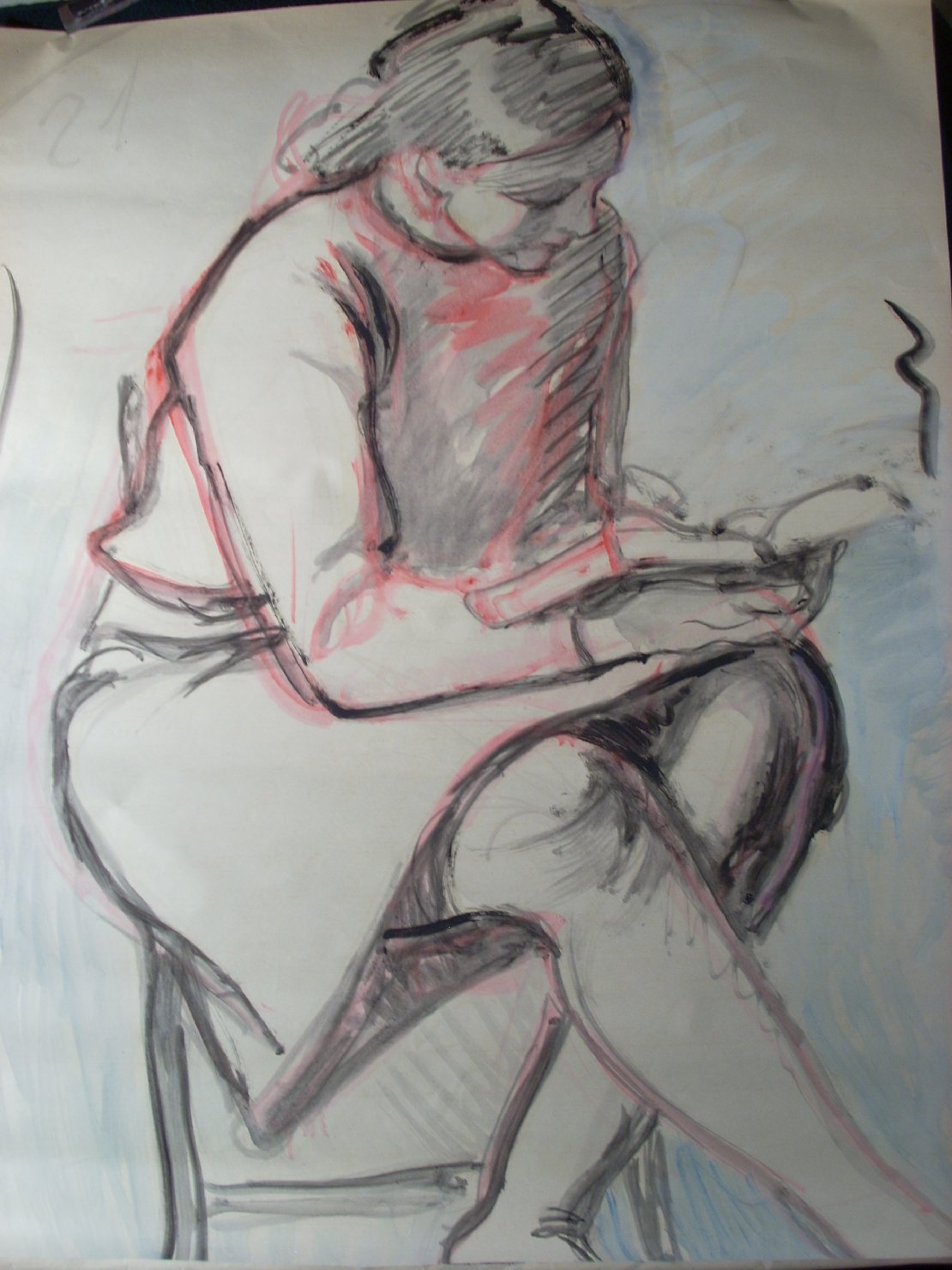 Donna con libro in rosa e nero, figura femminile seduta (disegno) di Ciamarra Elena (sec. XX)