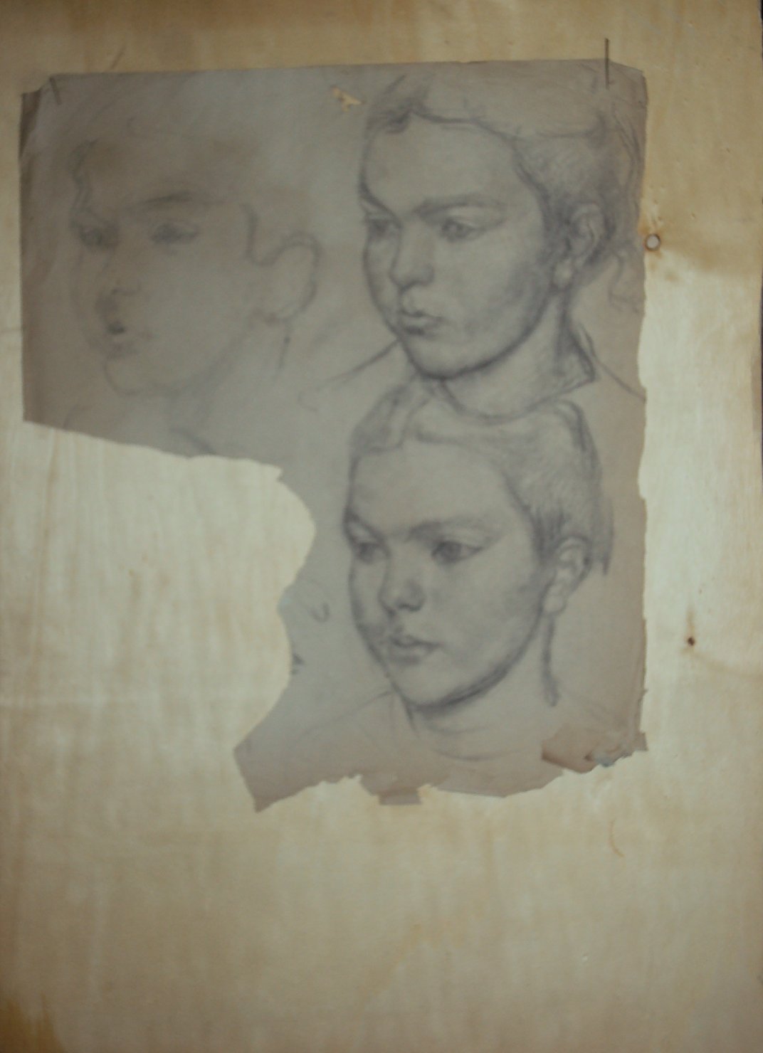 Tre quarti di Minna, bambina (disegno) di Ciamarra Elena (sec. XX)
