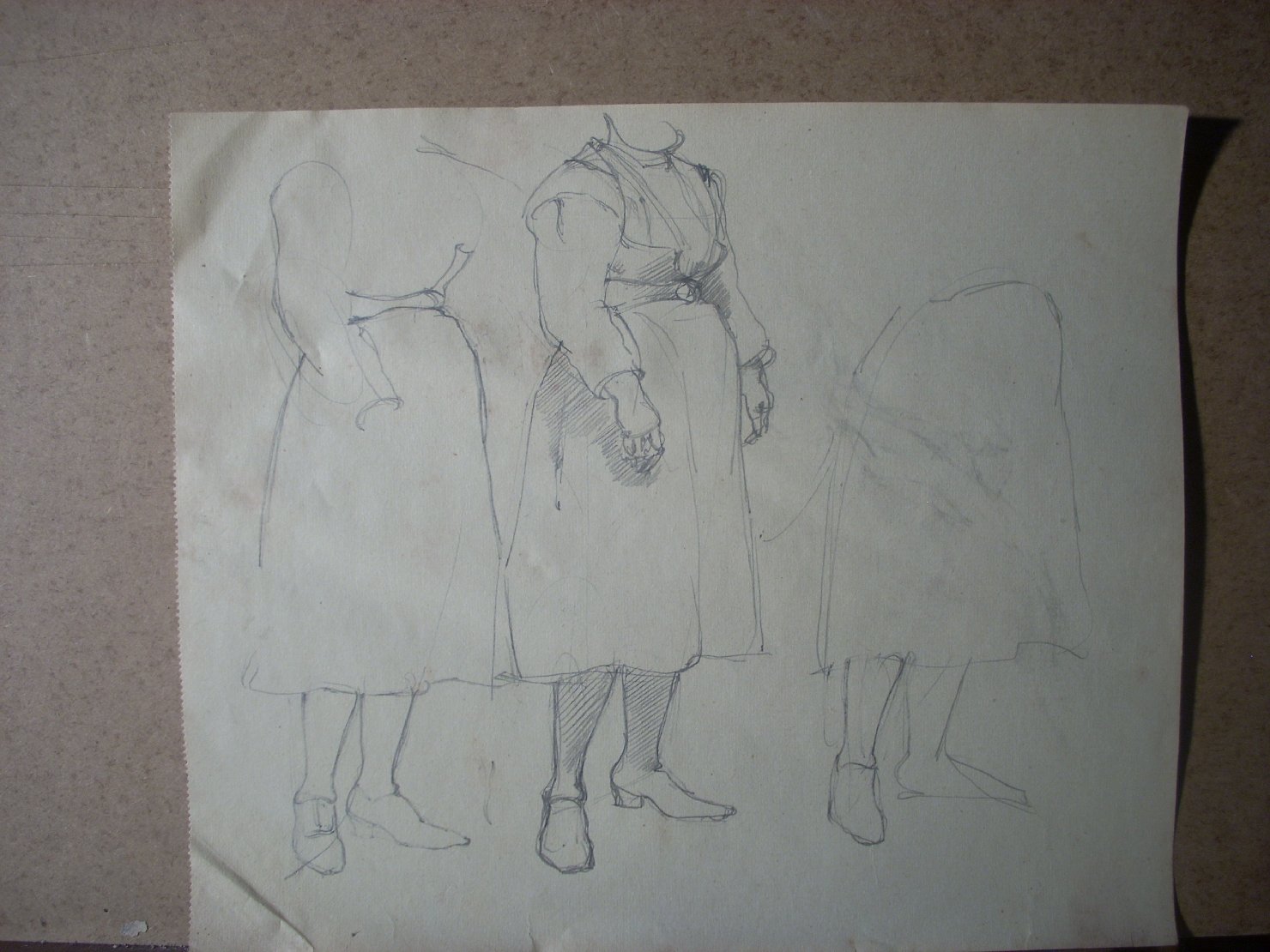 Schizzi vari di Assunta 140, figura femminile (disegno) di Ciamarra Elena (sec. XX)