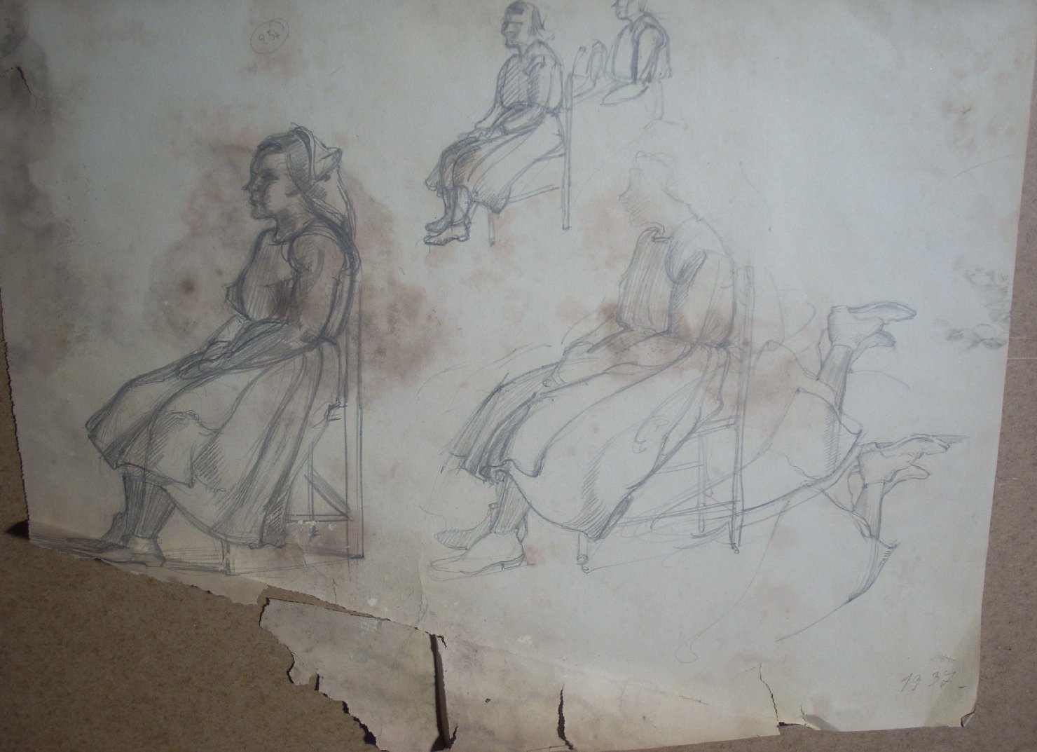 Schizzi vari di Assunta, figura femminile seduta (disegno) di Ciamarra Elena (sec. XX)