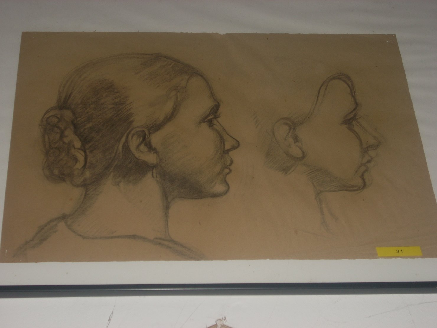 Doppio profilo di ragazza con chignon, ritratto di donna (disegno) di Ciamarra Elena (sec. XX)