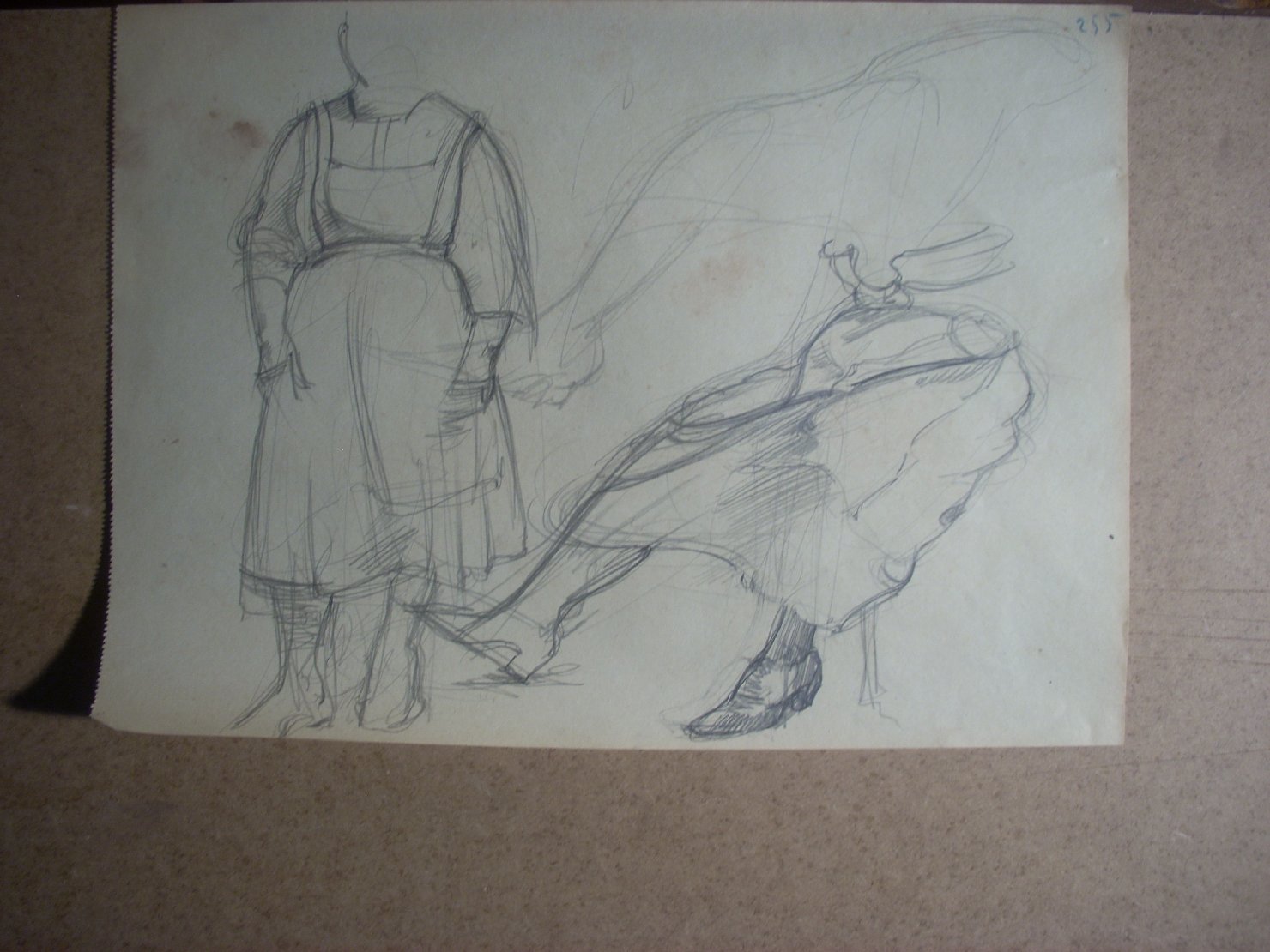 Schizzi vari di Assunta 132, figura femminile seduta (disegno) di Ciamarra Elena (sec. XX)