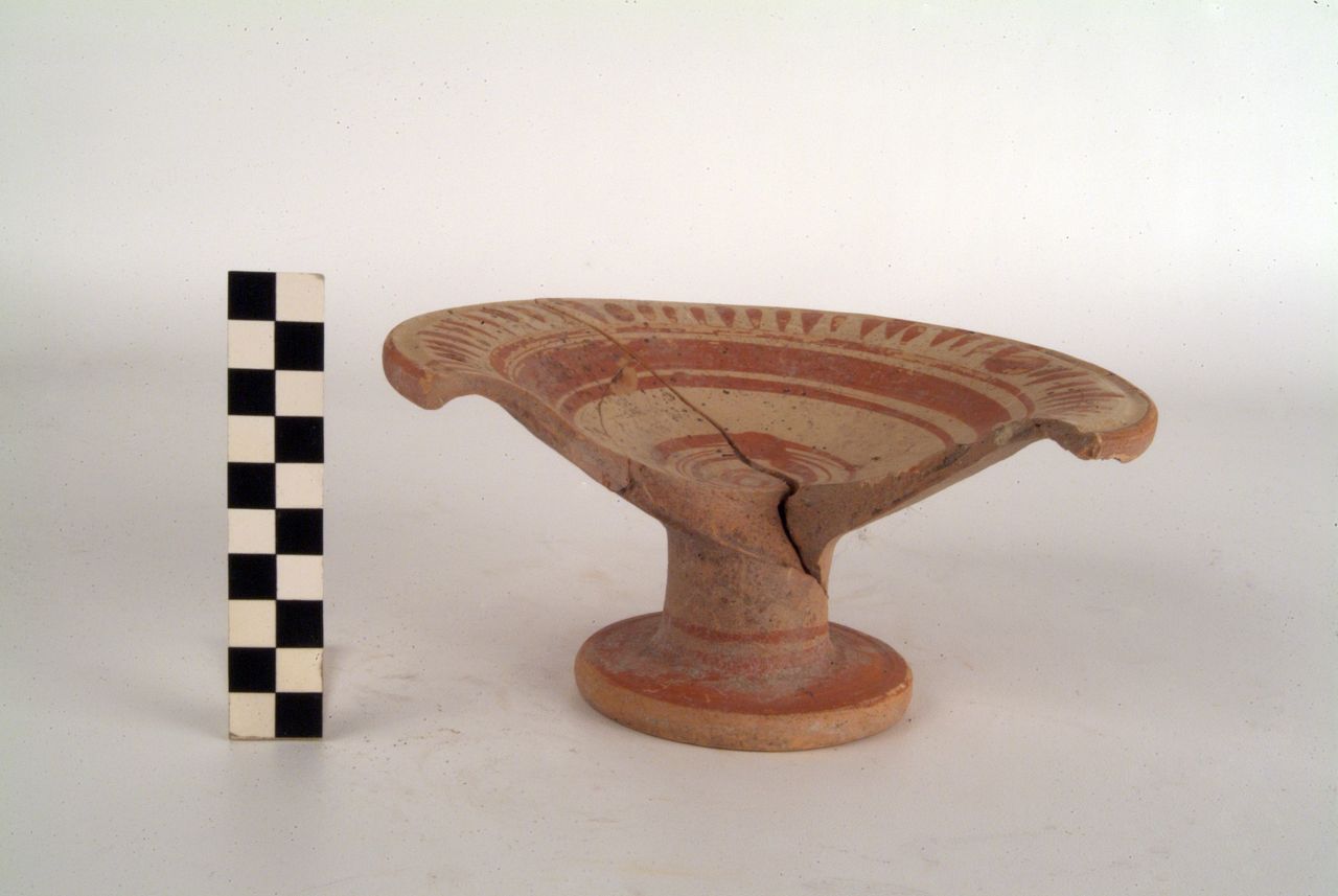 COPPA SU ALTO PIEDE - produzione daunia (sec. IV a.C)