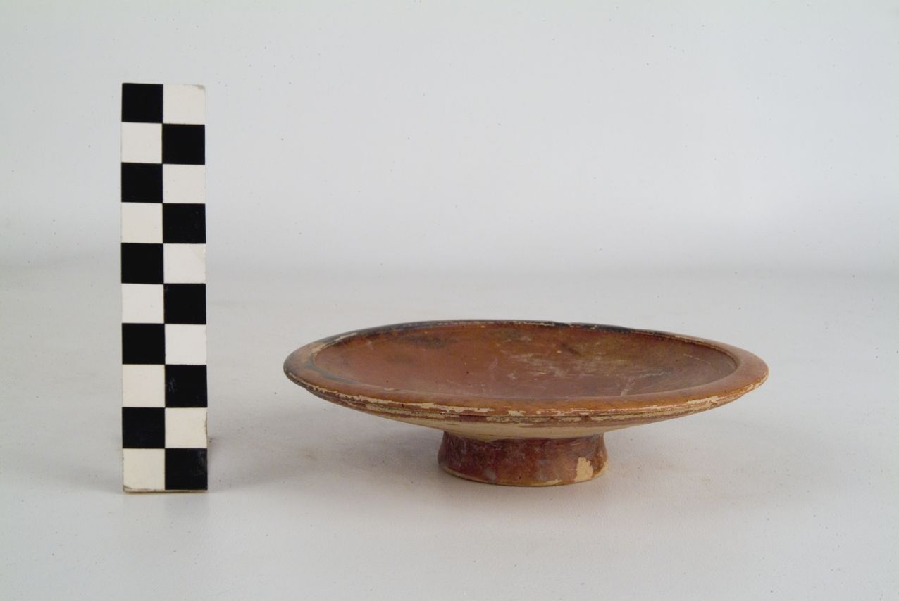 PIATTO - ambito apulo (seconda metà secc. IV/ III a.C)