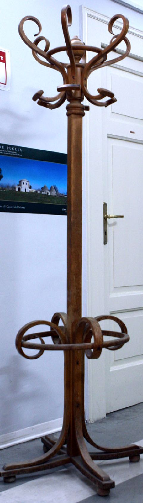 attaccapanni - a corona - bottega italiana (prima metà sec. XX)